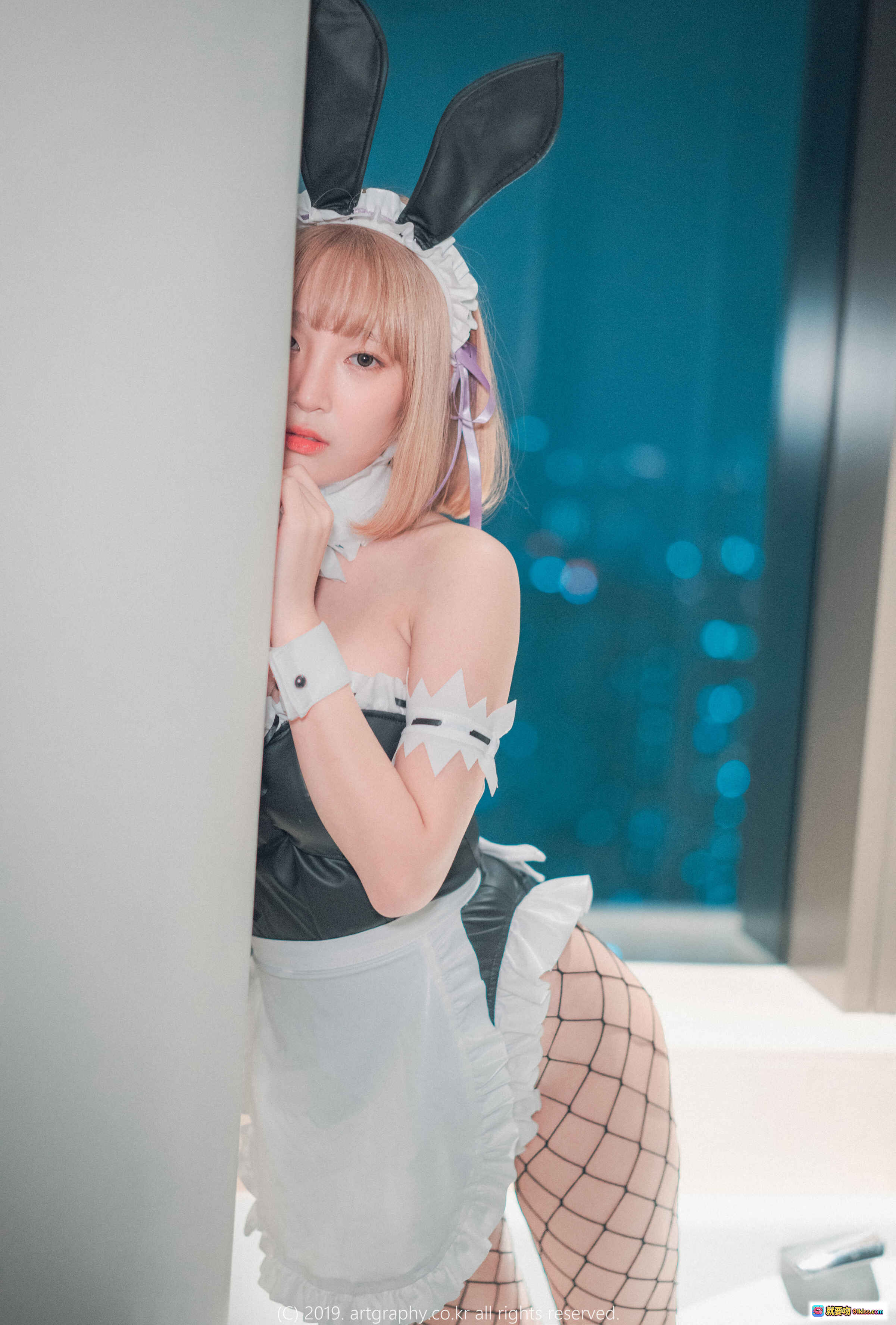 图片[1] - 姜仁卿NO.012兔女郎写真｜ARTGRAVIA_VOL62｜黑皮兔耳+女仆装+网袜+室内私房风 - 就要吻