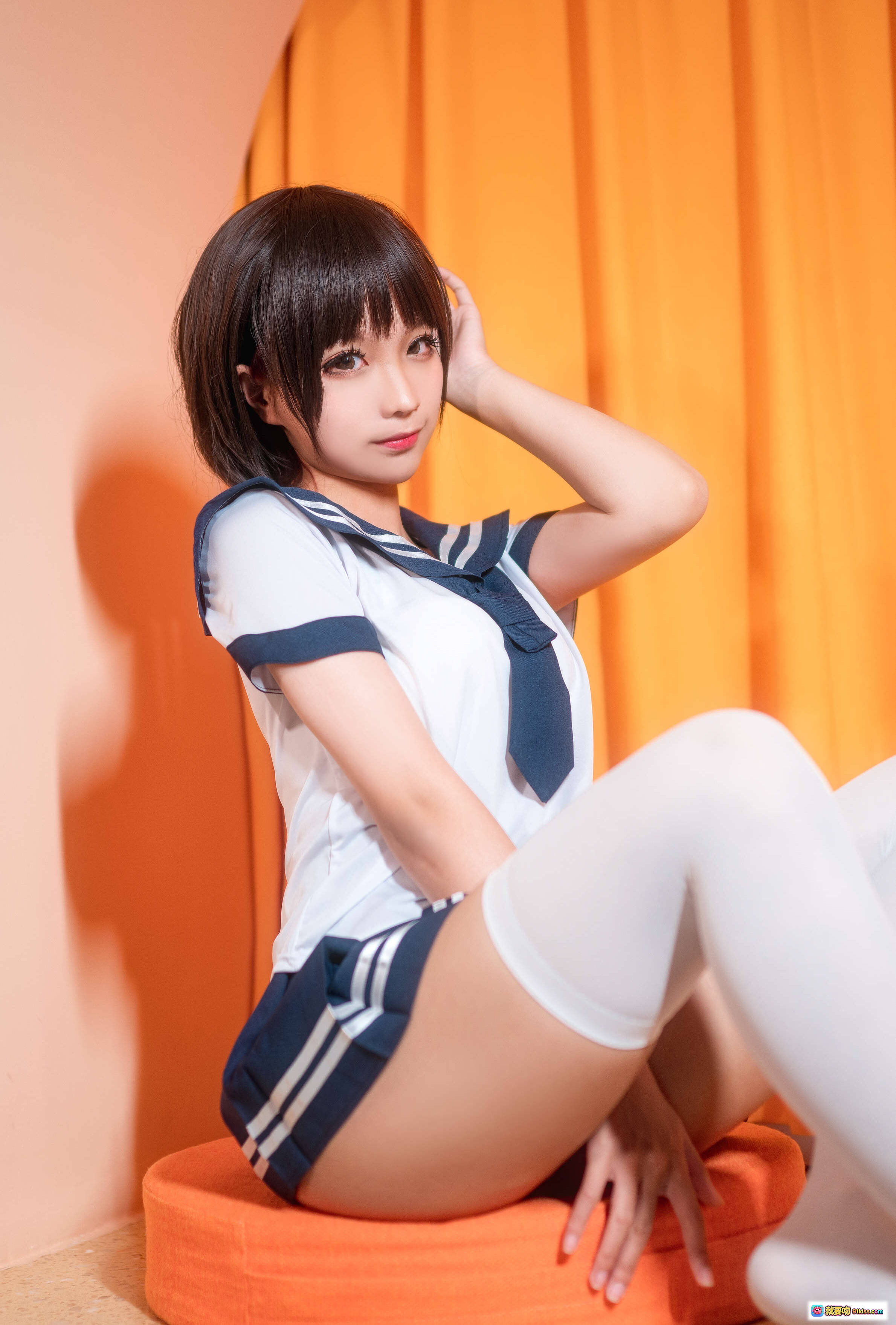 图片[2] - 蠢沫沫NO.072学生服写真 白色丝袜美臀特写 橙色背景校园风私房照 42P高清图集 - 就要吻