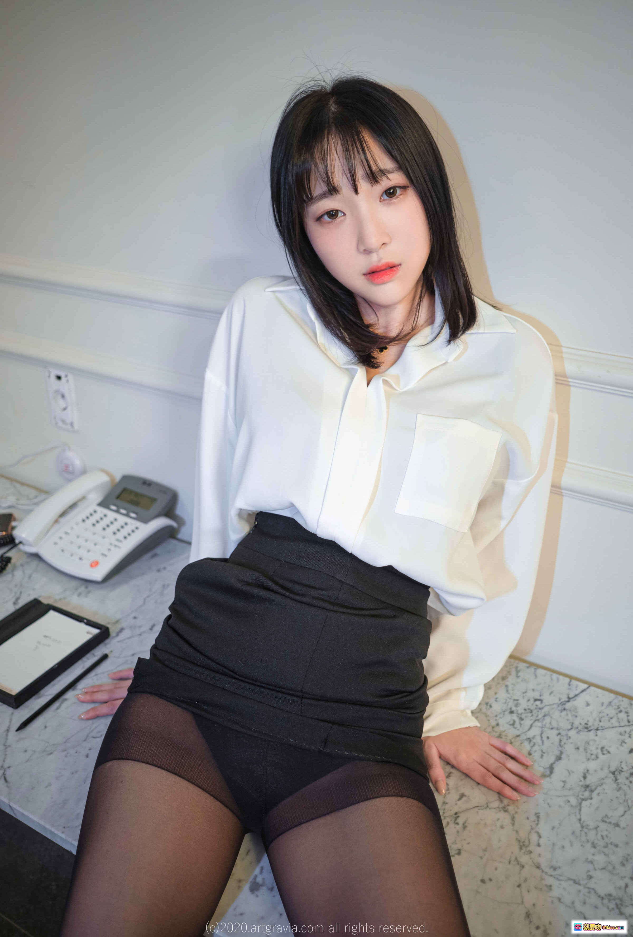 姜仁卿 NO.024 ARTGRAVIA_VOL147 白衬衫黑短裙黑丝美腿办公室写真 清纯性感职场风少女摄影 - 就要吻
