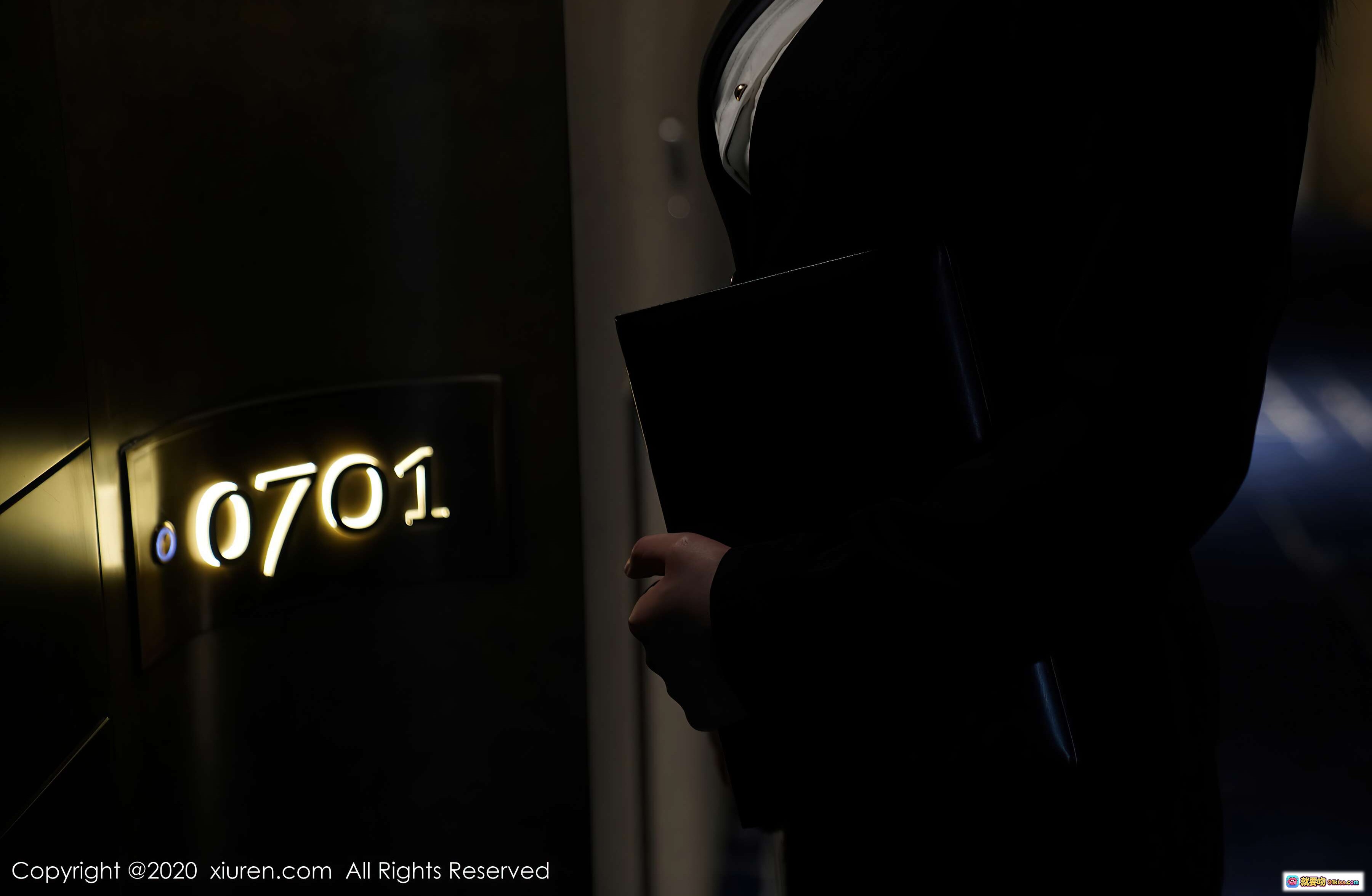 图片[4] - 职场丽人黑西装短裙高跟鞋优雅写真｜XIUREN秀人网2020.12.16 VOL.2901 fairy如歌 - 就要吻