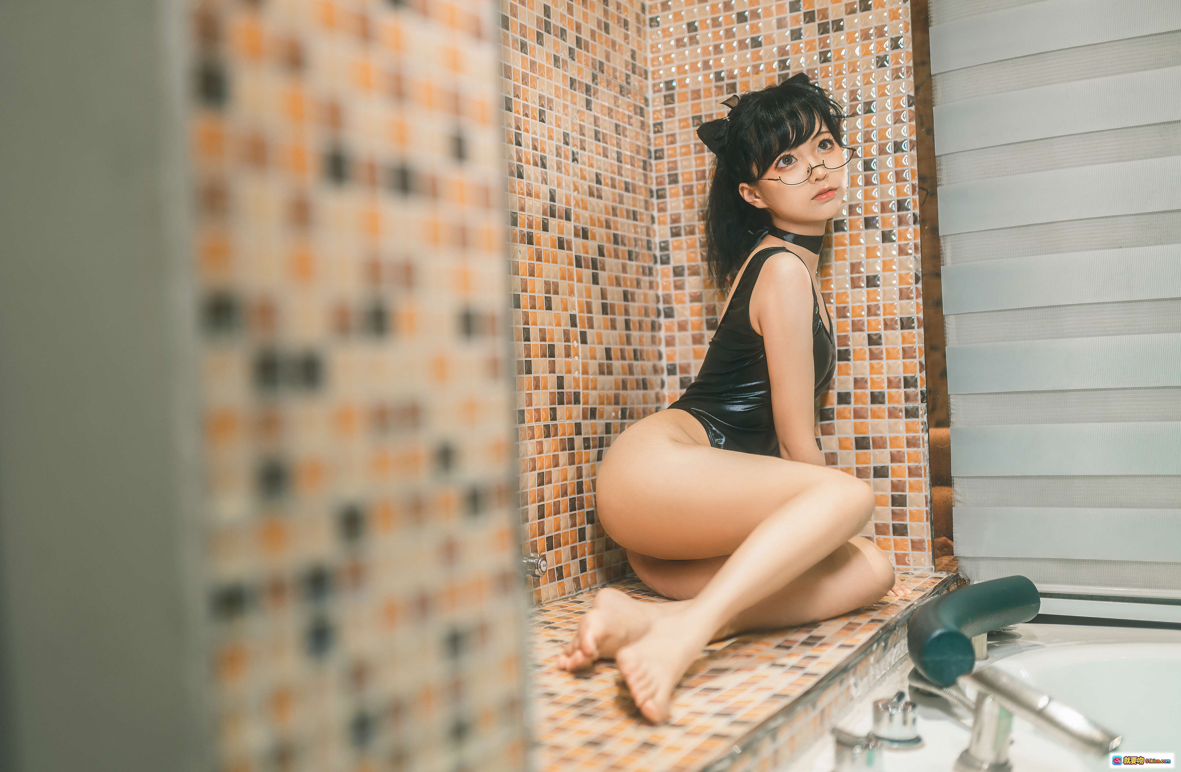 图片[5] - 蠢沫沫NO.032死库水写真｜黑泳衣水下美腿特写｜浴室泡澡性感姿态｜高清42P大图合集 - 就要吻