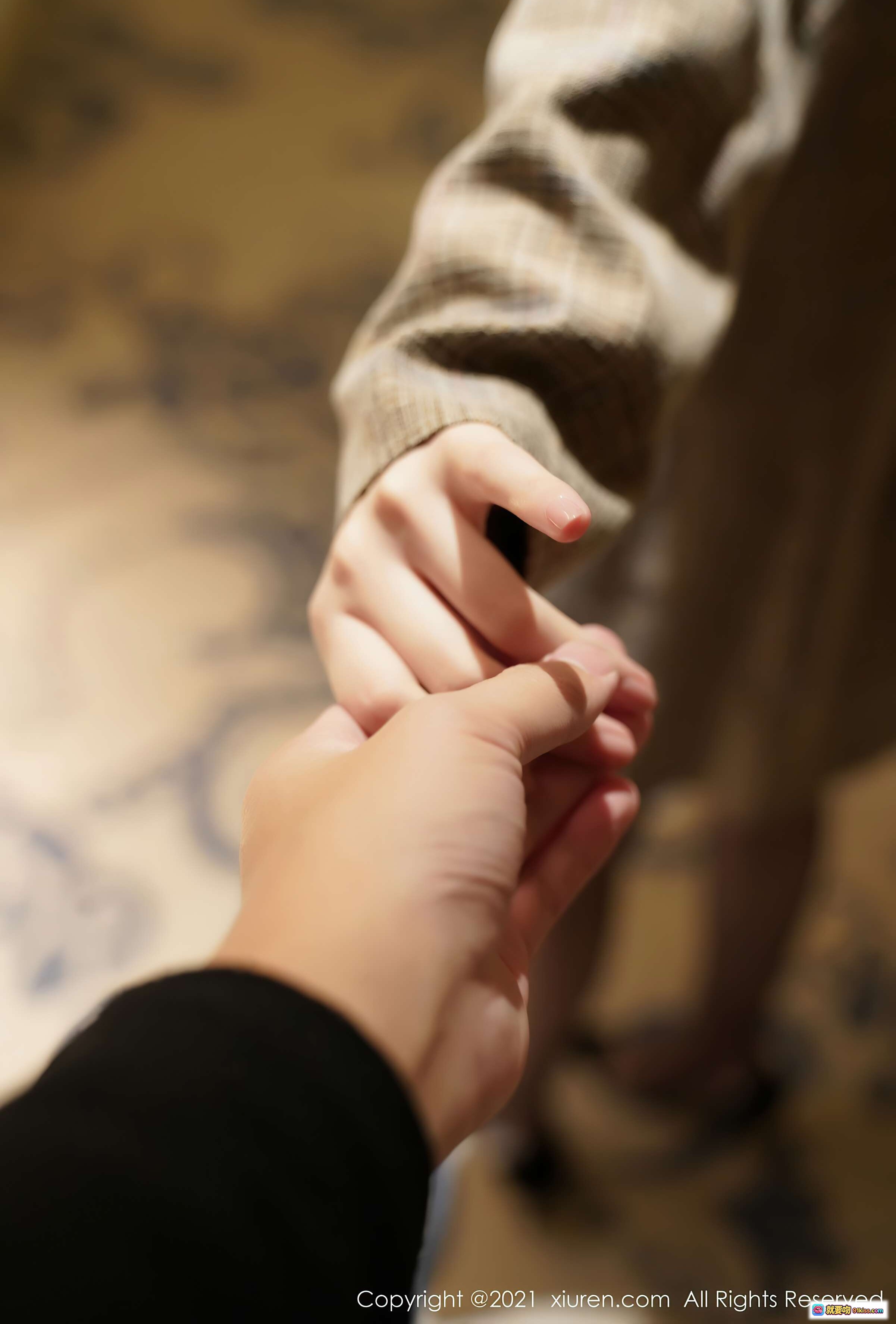 图片[1] - 糯美子MINIbabe温柔牵手特写｜暖光氛围感｜秀人网2021.01.06 VOL.2977高清写真 - 就要吻