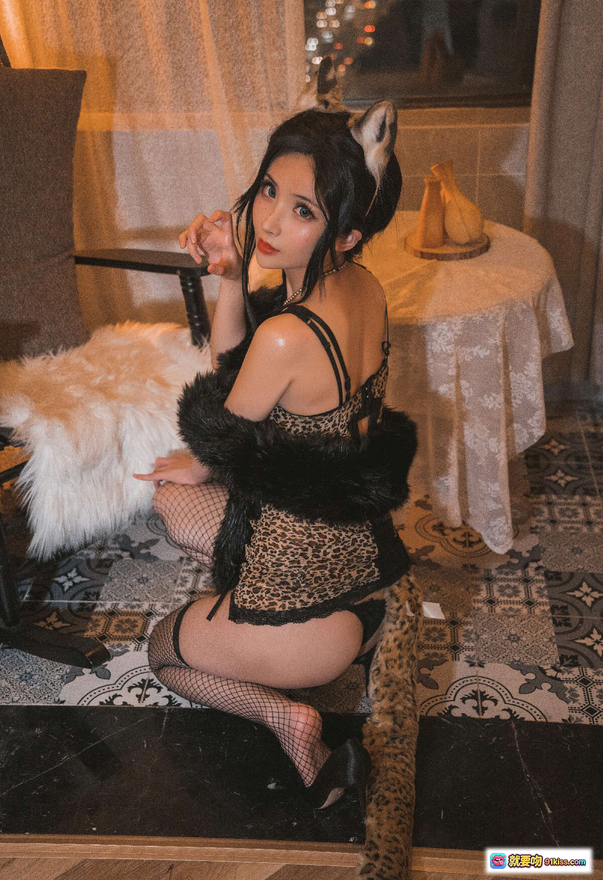 图片[10] - rioko凉凉子NO.060豹纹蕾丝内衣+黑丝渔网袜+毛绒外套性感写真25P42MB - 就要吻