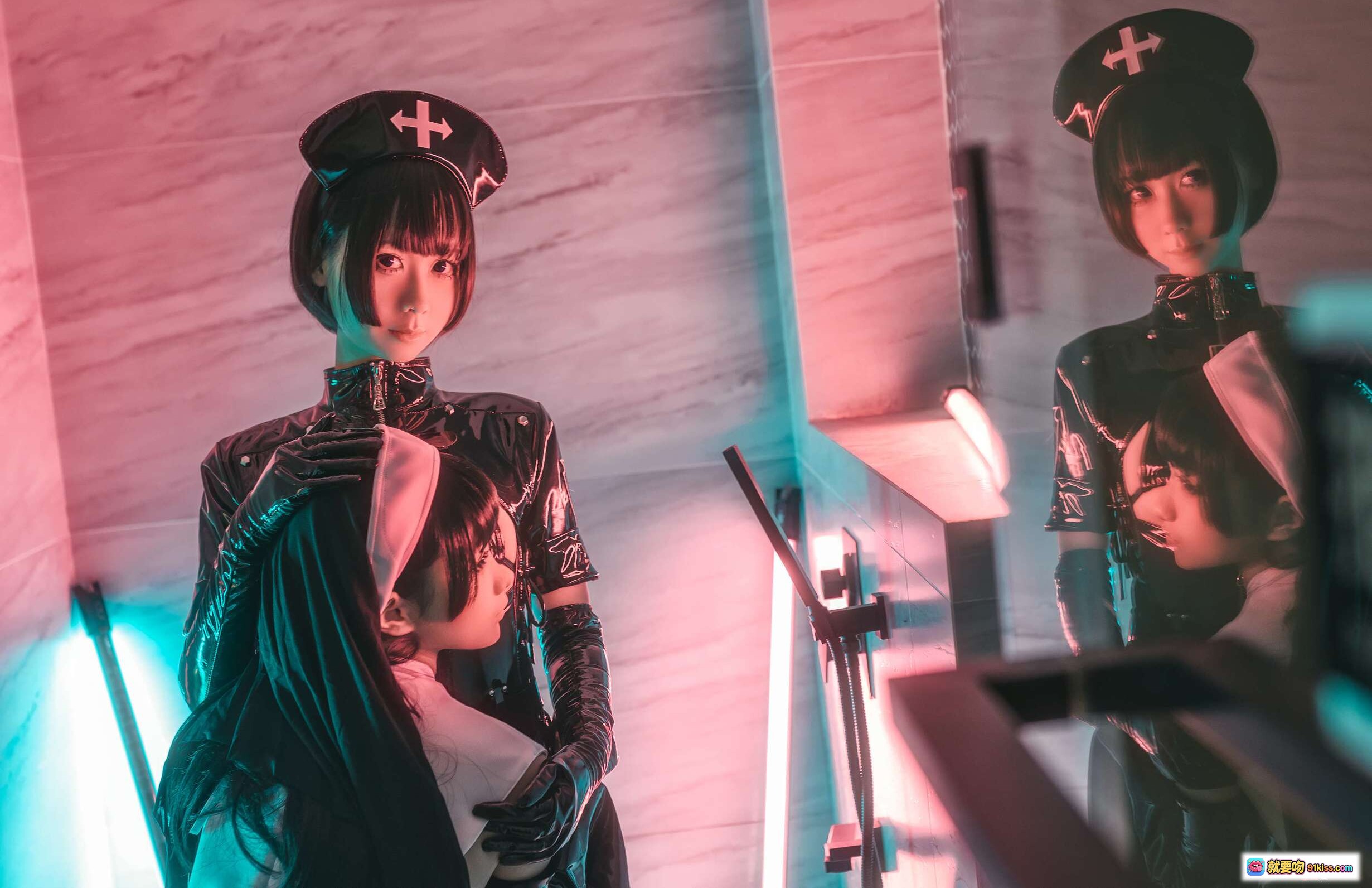 图片[5] - 蠢沫沫NO.071修女×护士Cosplay写真 50P高清美图 黑白双色制服 乳胶质感 性感诱惑 粉蓝霓虹光影 暗黑系视觉冲击 - 就要吻