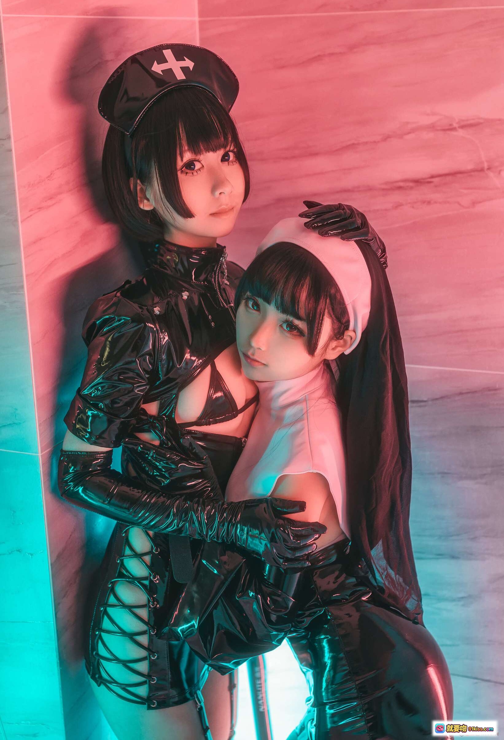 蠢沫沫NO.071修女×护士Cosplay写真 50P高清美图 黑白双色制服 乳胶质感 性感诱惑 粉蓝霓虹光影 暗黑系视觉冲击 - 就要吻