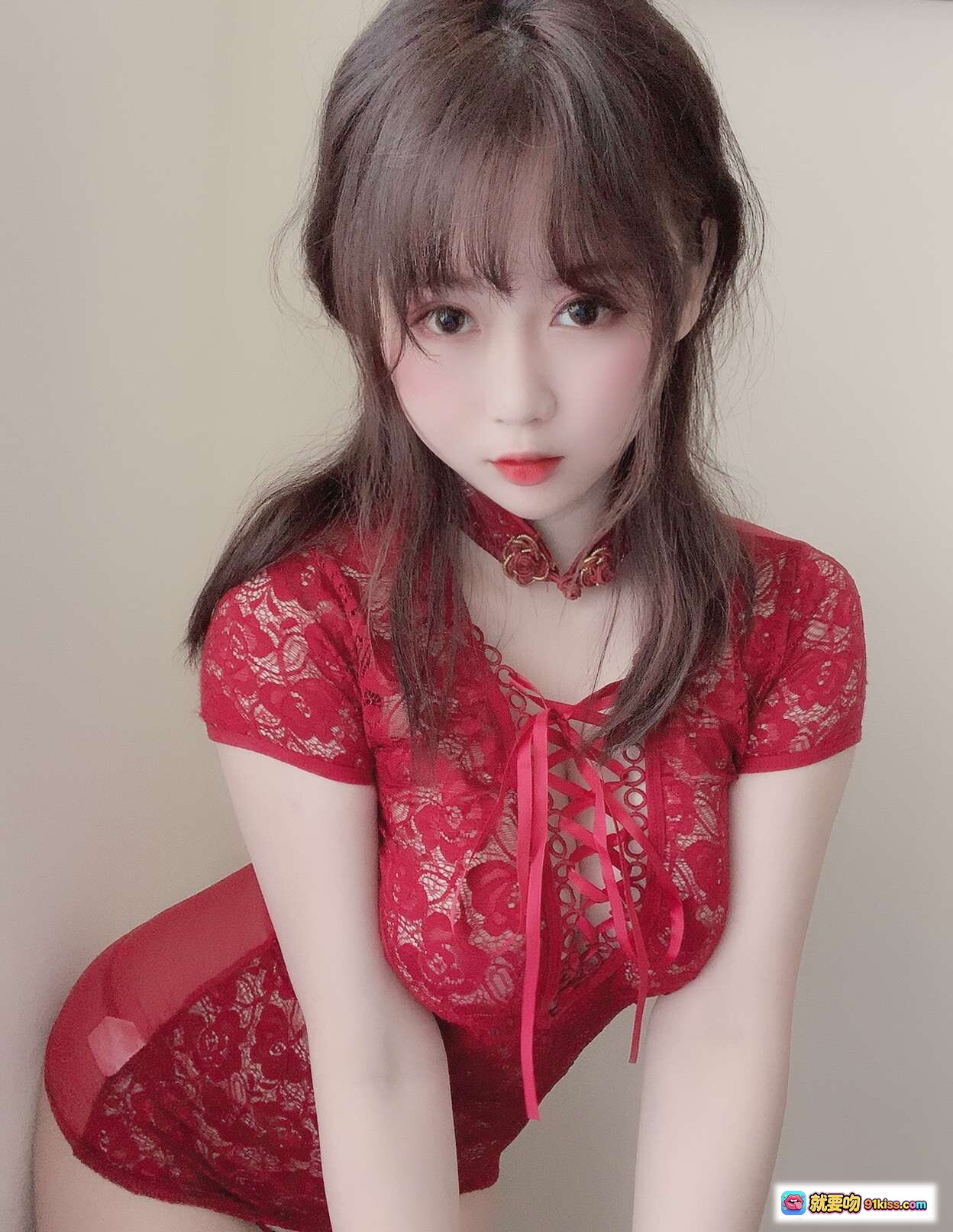 图片[3] - 依酱吖NO.006红色旗袍写真 25P高清美图 性感蕾丝镂空设计 优雅曲线尽显 壁咚姿势迷人诱惑 - 就要吻