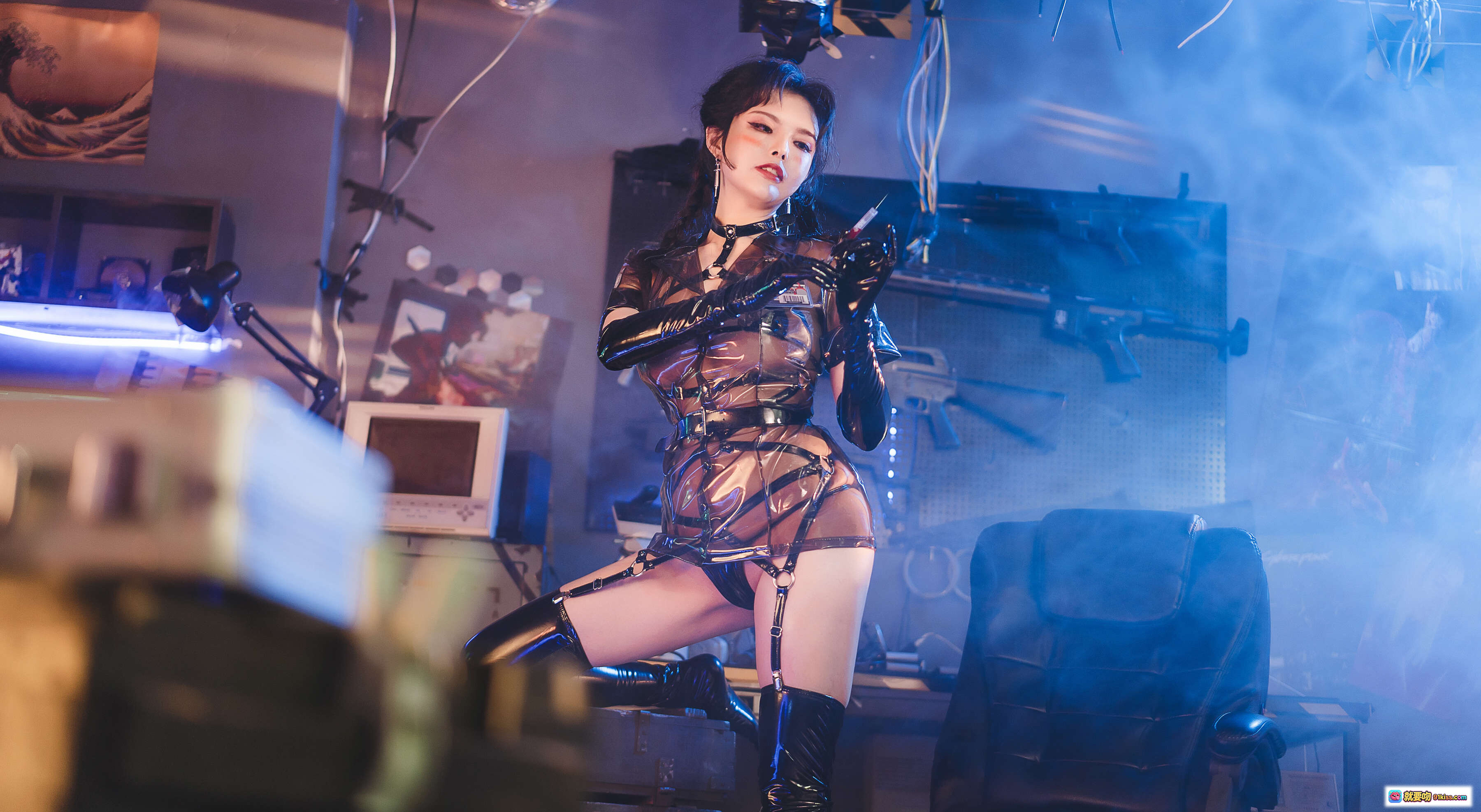 图片[4] - 秋和柯基NO.007阿秋病娇护士姐姐cosplay写真|透明胶衣+黑色长靴+双马尾造型|赛博朋克灯光氛围感大片 - 就要吻