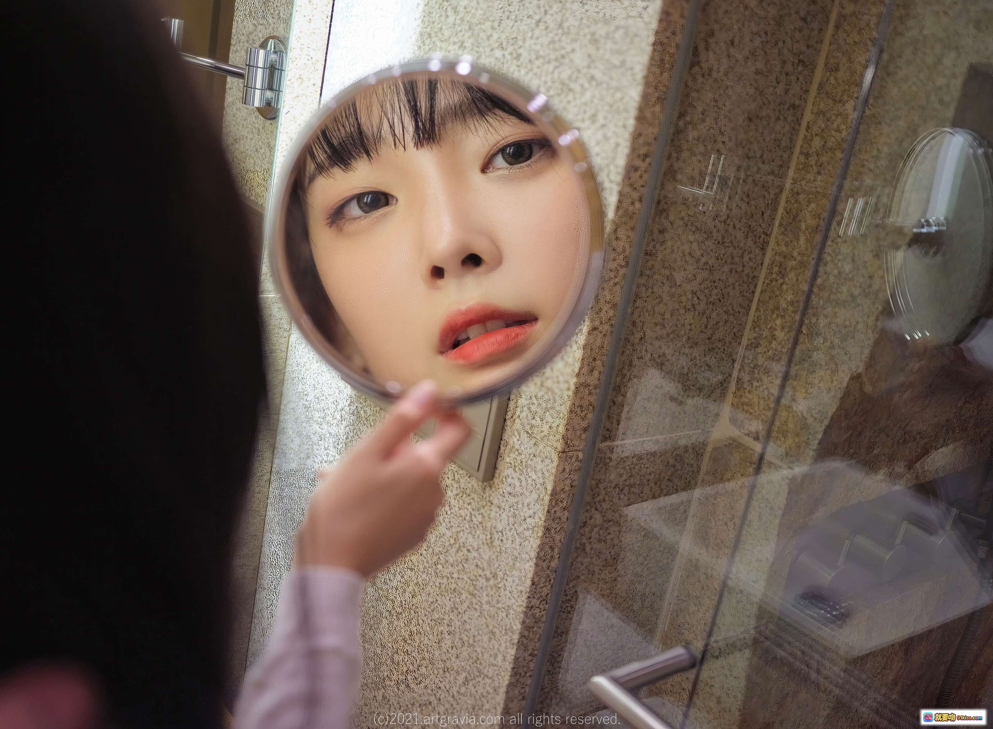 图片[2] - 姜仁卿NO.051 ARTGRAVIA_VOL318浴室写真 白色透视上衣 黑丝美腿 镜前慵懒姿态 高清私房摄影 - 就要吻