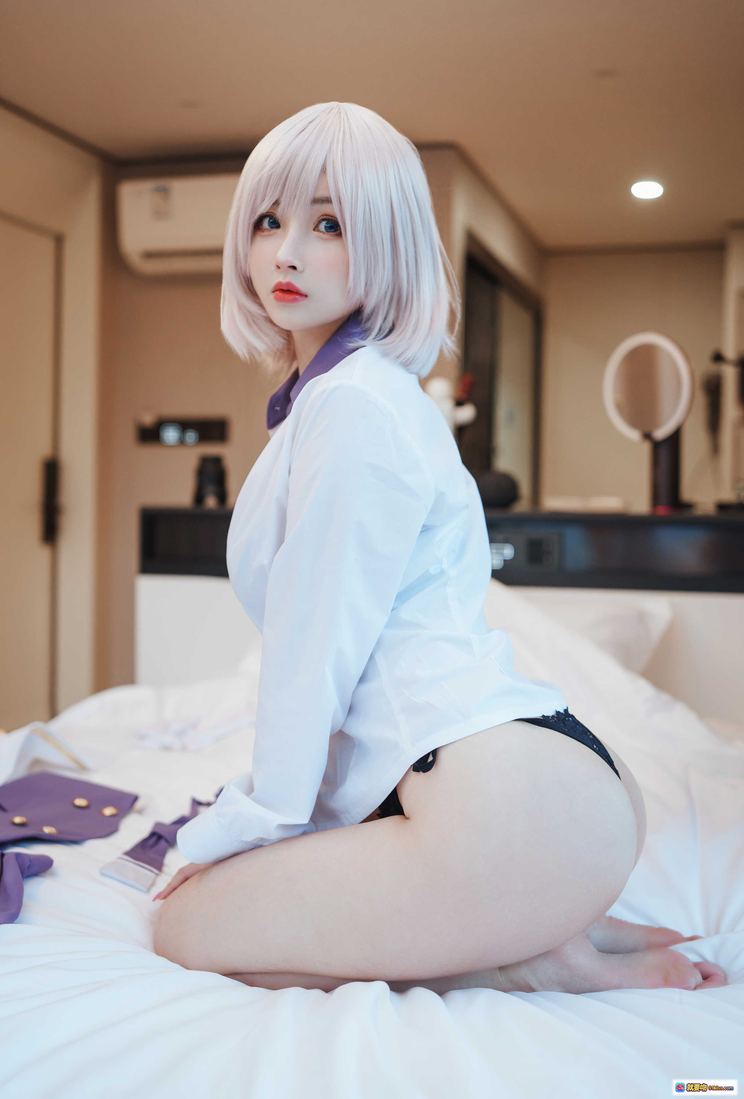 图片[7] - rioko凉凉子NO.074电光机王貉cosplay写真 白发紫领衬衫床照美腿私房摄影51P - 就要吻