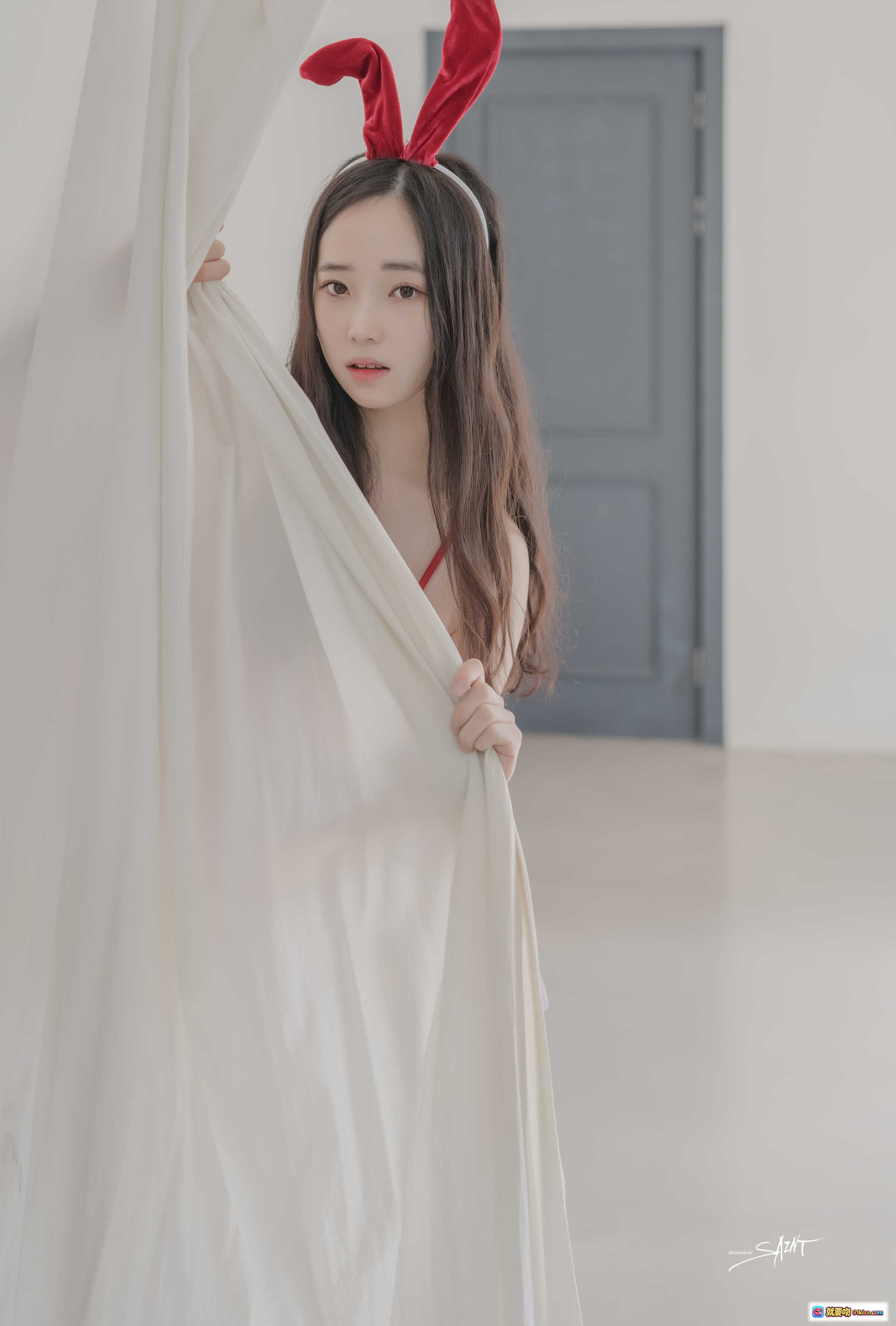 BamBi VOL.02 圣洁白纱红兔耳少女写真 | SaintPhotolife 柔美室内人像摄影 - 就要吻