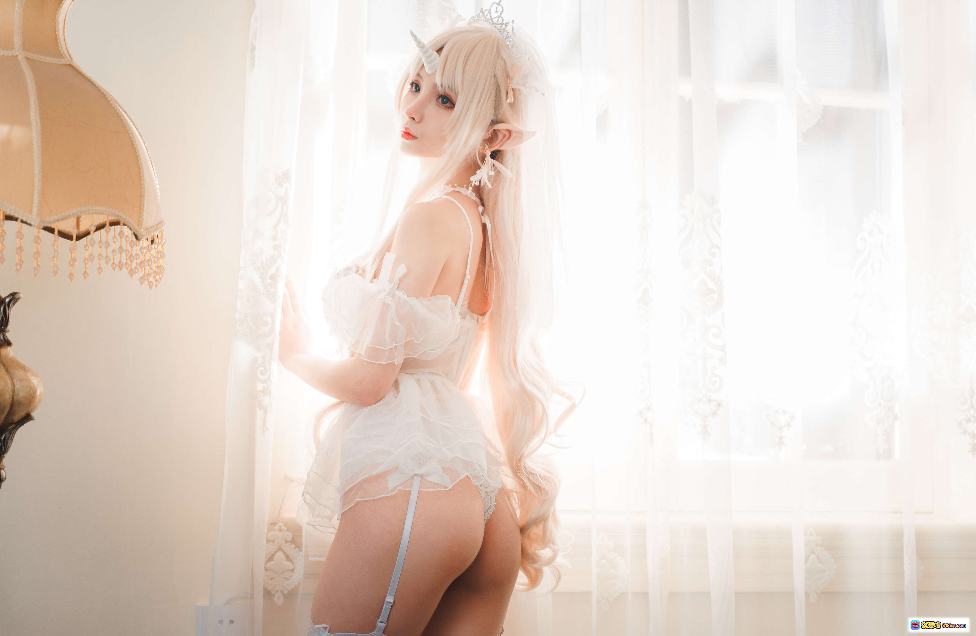 图片[5] - rioko凉凉子NO.031独角兽cos写真｜白色蕾丝内衣+精灵耳+长卷发+室内柔光摄影｜24P高清图集 - 就要吻