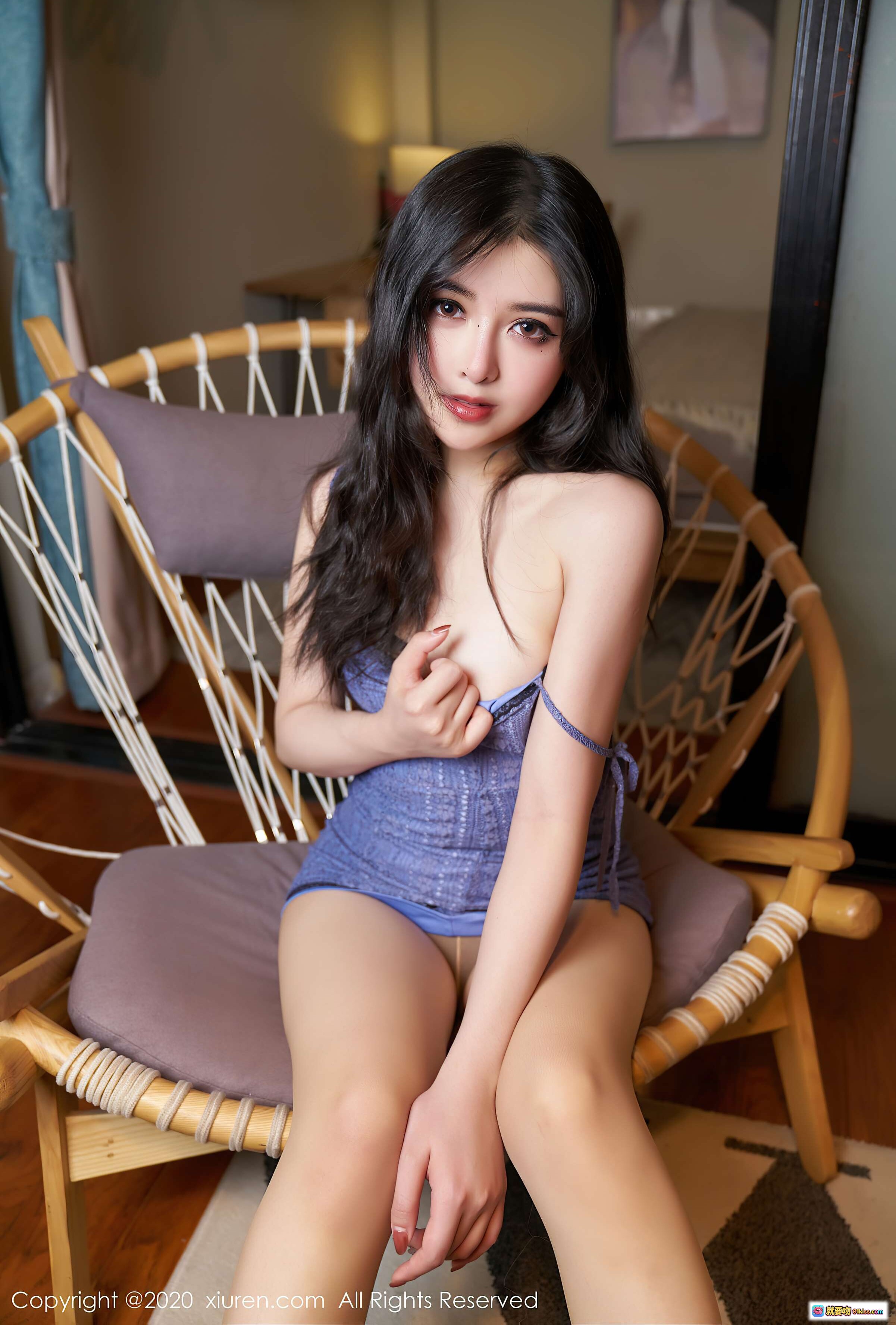 图片[9] - 韩静安性感写真 | 蓝色吊带短裙 | 木质藤椅坐姿 | 室内私房美拍 | 秀人网2020高清图集 - 就要吻