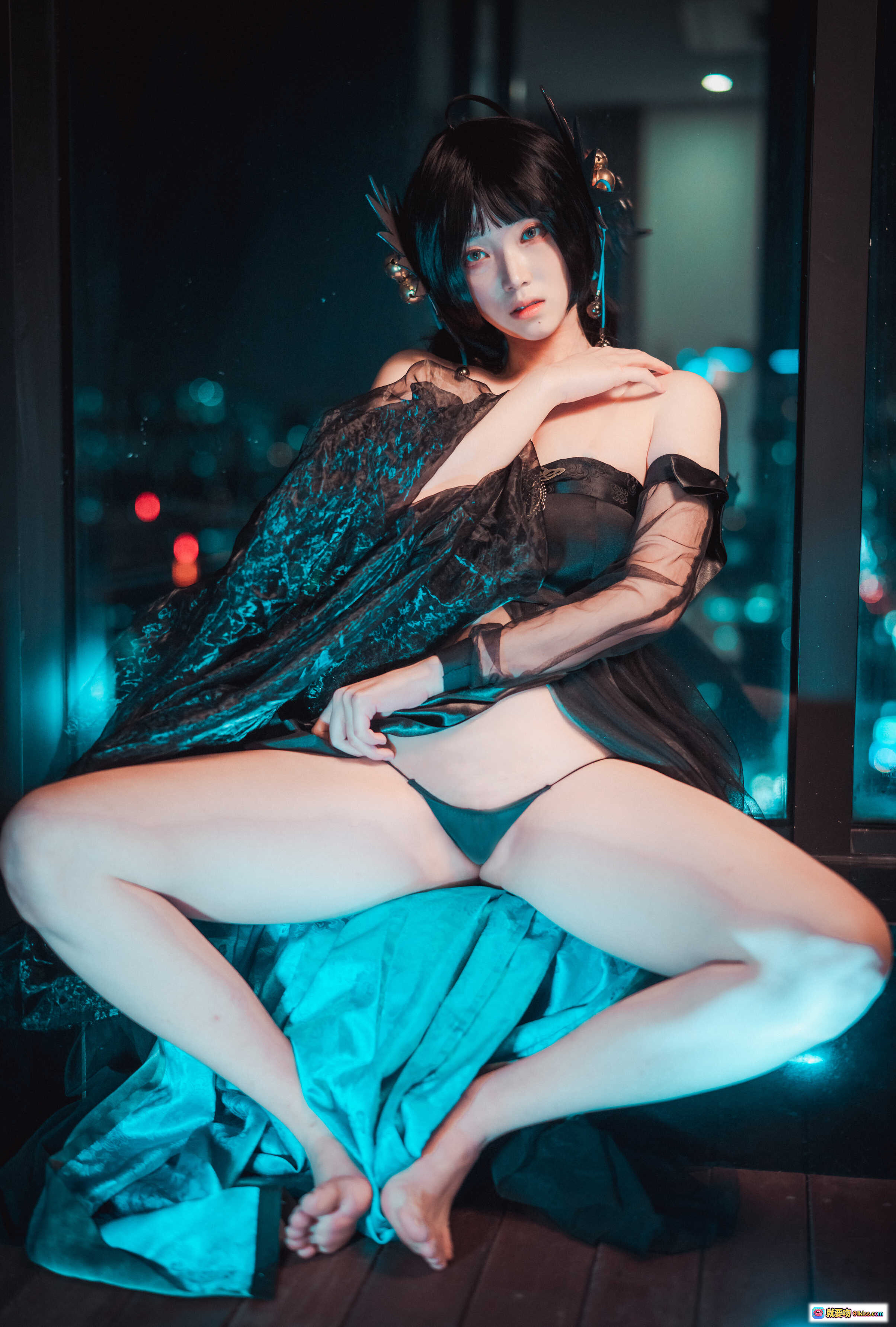 图片[9] - Bambi [DJAWA] Equinoctial Bari Normal Ver Cosplay写真｜黑纱透视装+古风灯笼+夜景蓝光氛围感美少女摄影 - 就要吻