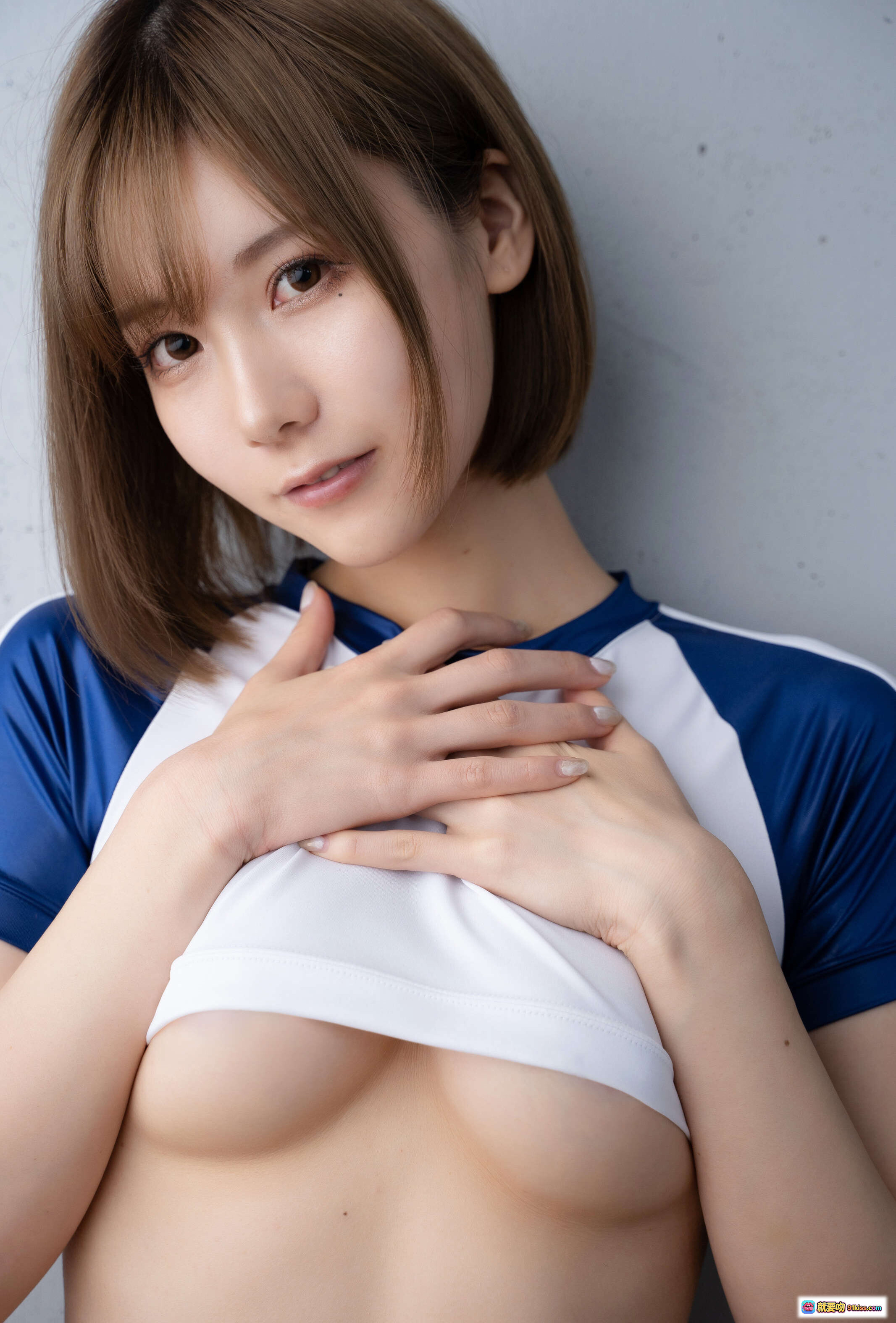 日本美女KenKen蓝白运动风写真 俏皮短发性感身材 高清图集 - 就要吻