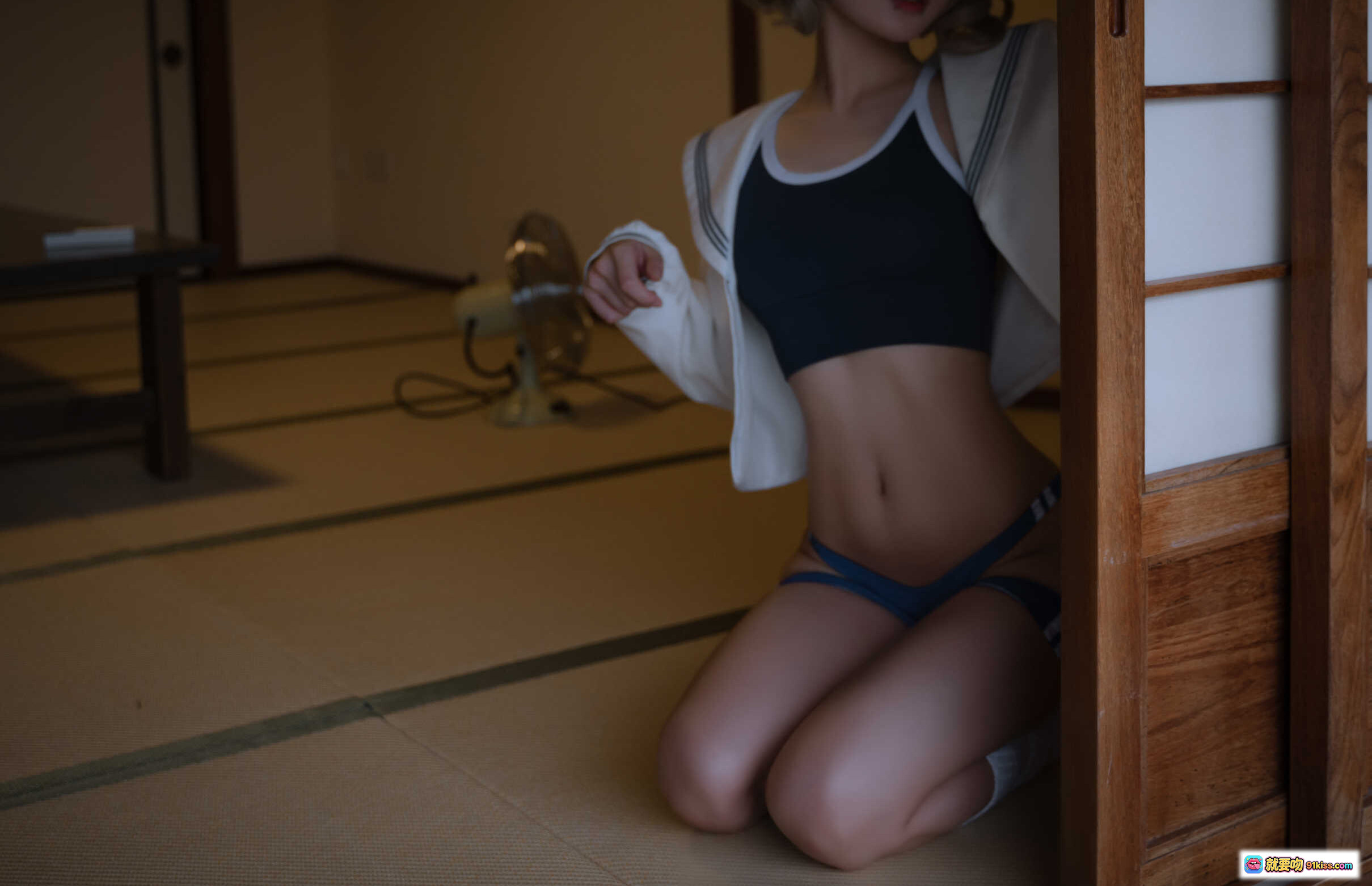 图片[9] - 阿包也是兔娘NO.019 X型体操服写真 30P高清美臀白袜日系少女风 木质背景私房摄影 - 就要吻