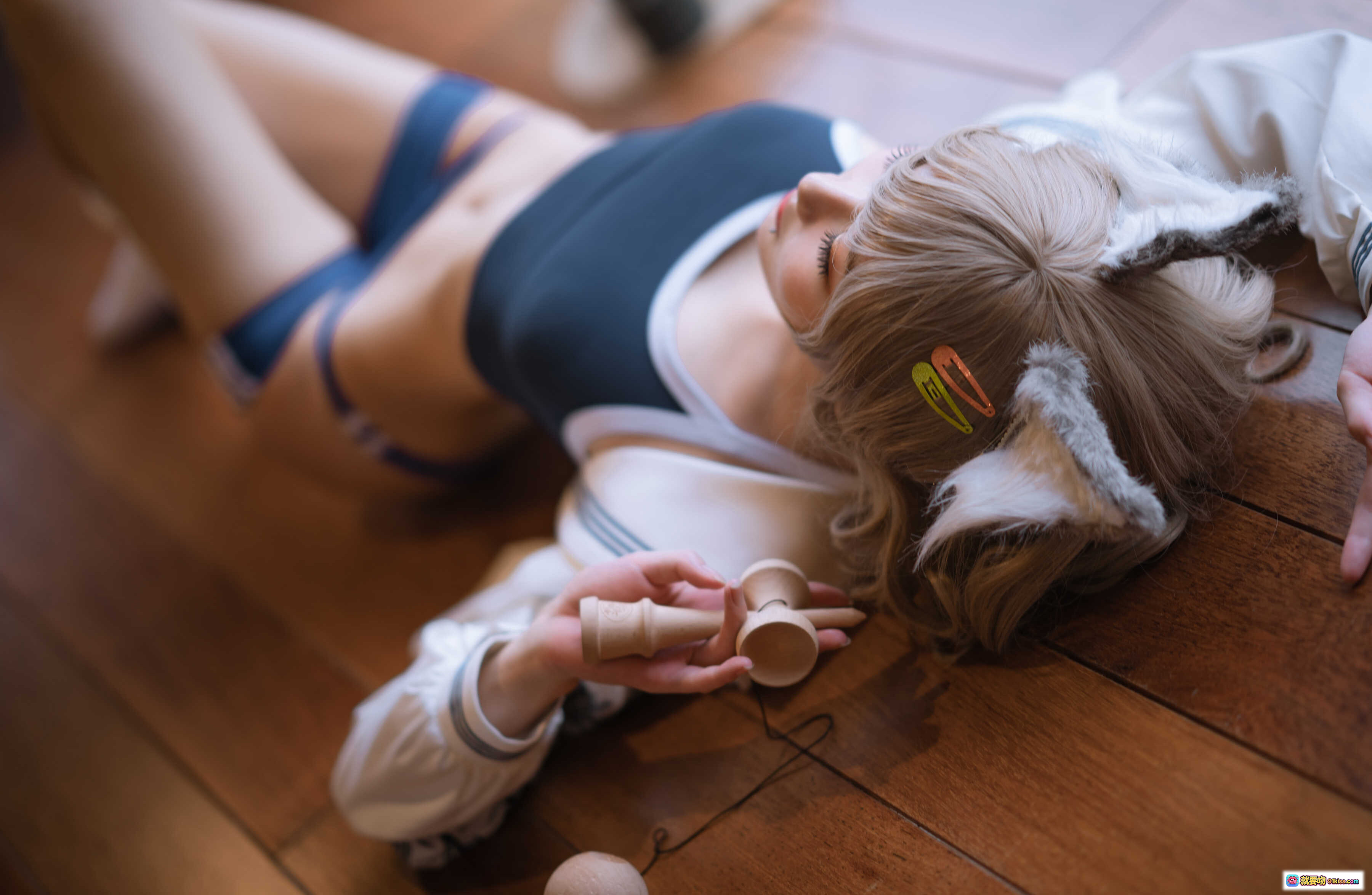 图片[4] - 阿包也是兔娘NO.019 X型体操服写真 30P高清美臀白袜日系少女风 木质背景私房摄影 - 就要吻