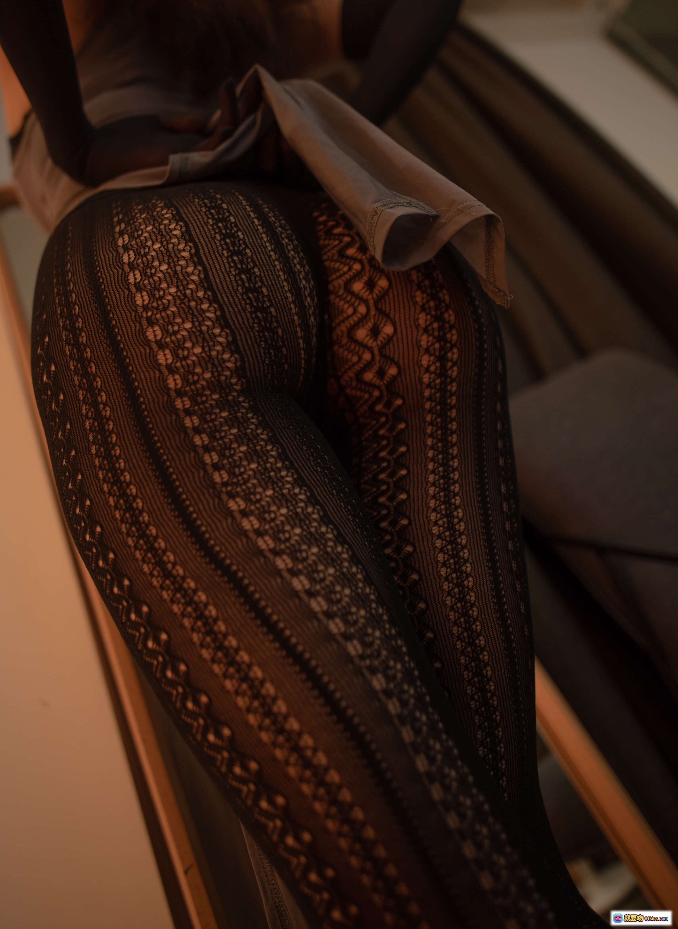 图片[3] - 秋和柯基NO.028灰旗袍写真｜条纹袜搭配性感镂空设计｜私房美拍62P高清图集 - 就要吻
