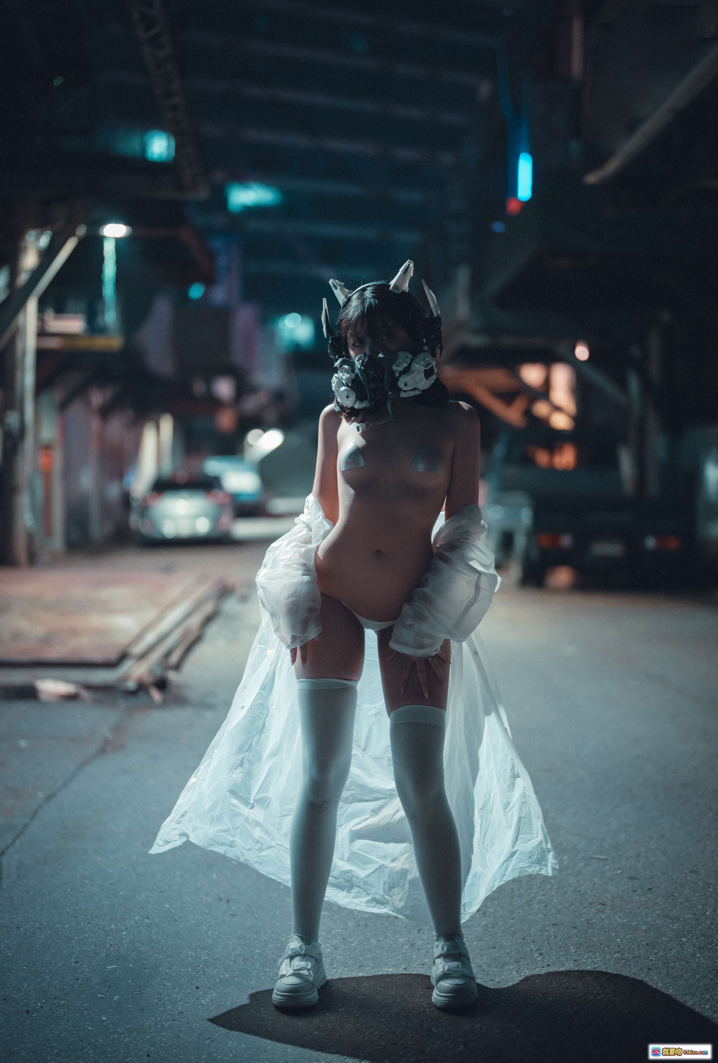 图片[8] - Sonson 8 DJAWA Vagabundo de la Noche 透明雨衣 白色长袜 机械头饰 暗黑废墟风 Cosplay 写真 美少女 二次元 赛博朋克 高清摄影 - 就要吻