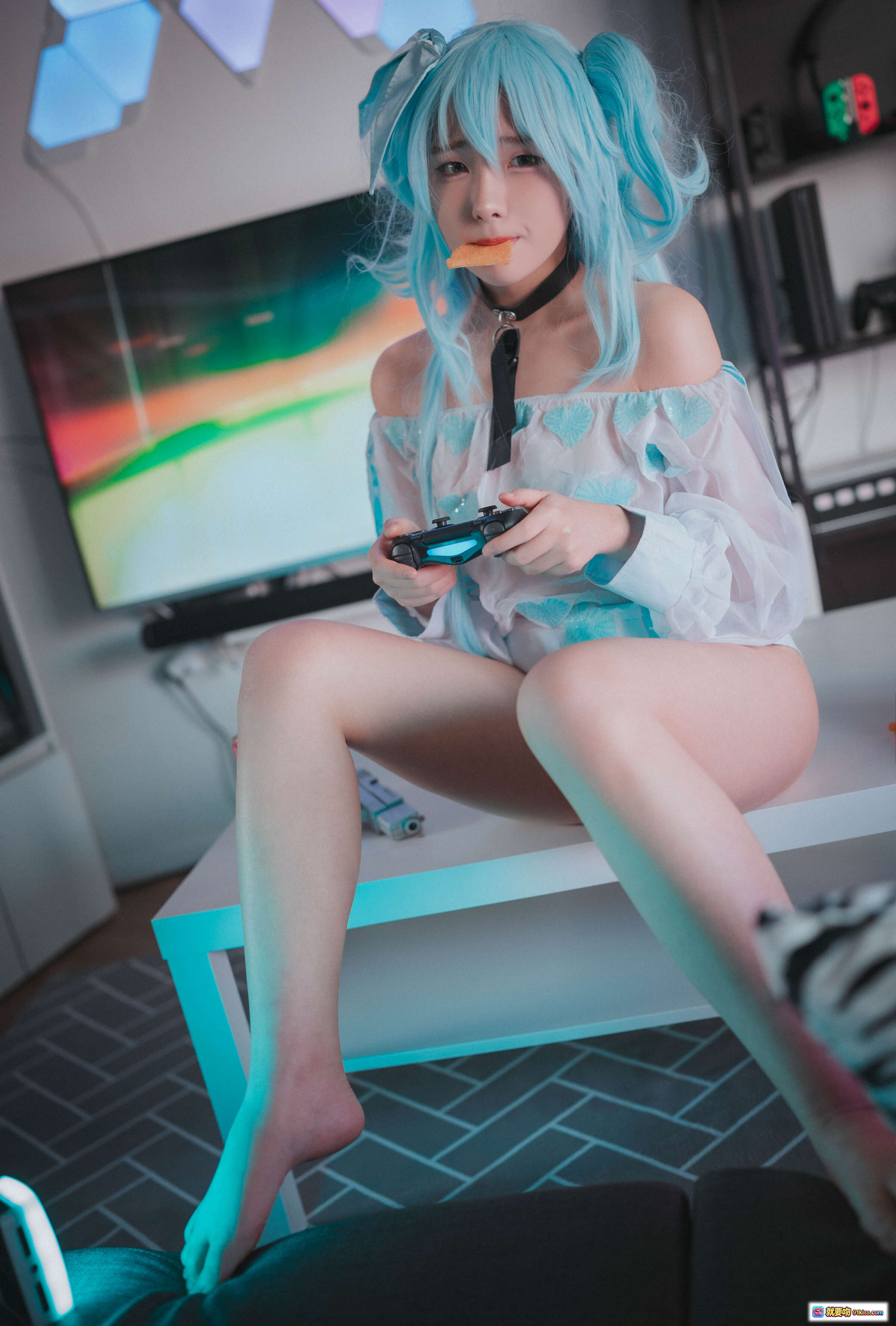 图片[7] - Sonson 1 [DJAWA] Girls’ Frontline PA-15 Cosplay 蓝发双马尾 游戏手柄 宅家零食 次元少女写真 - 就要吻