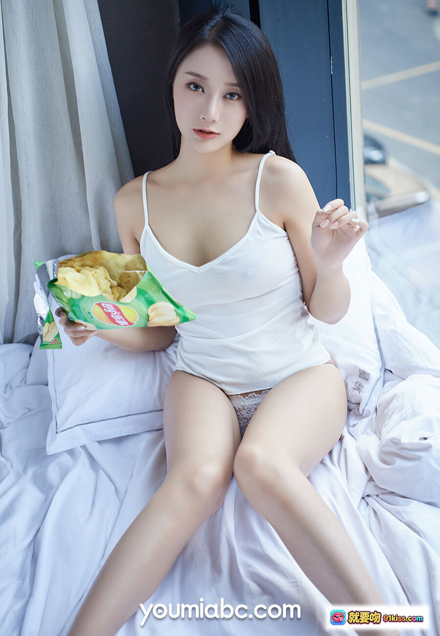 图片[7] - 热辣宅女何嘉颖床上吃薯片写真｜白色蕾丝内衣性感私房照｜YouMi尤蜜2019.12.01精选图集 - 就要吻
