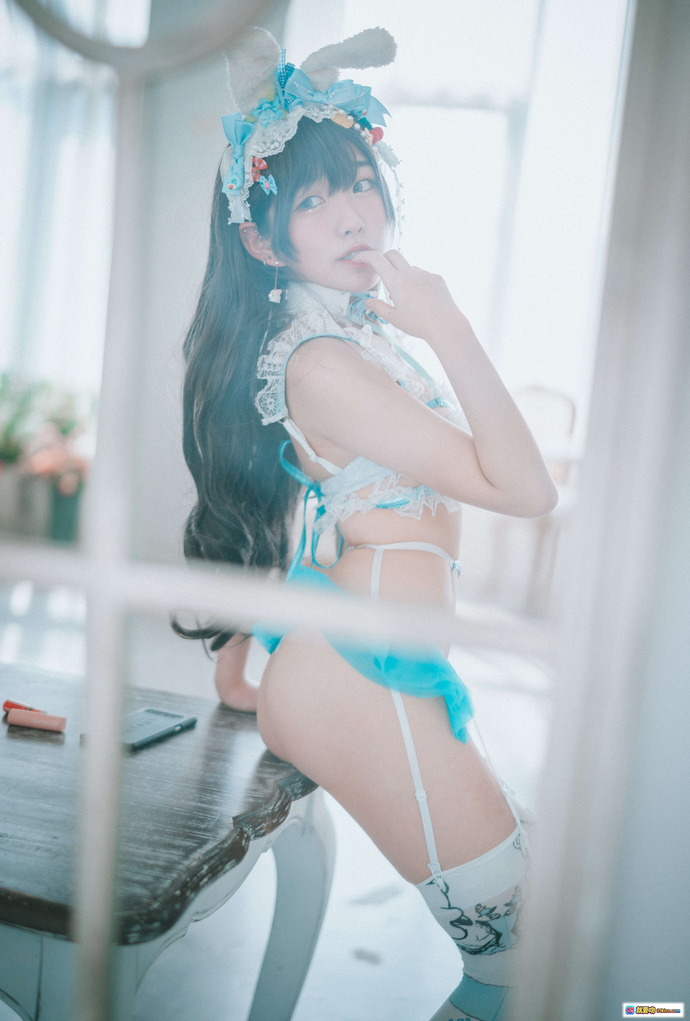 图片[4] - Sonson 7 Turquoise Bunny Cosplay写真｜蓝绿色兔女郎造型+蕾丝袜+沙发慵懒姿势｜DJAWA出品 - 就要吻