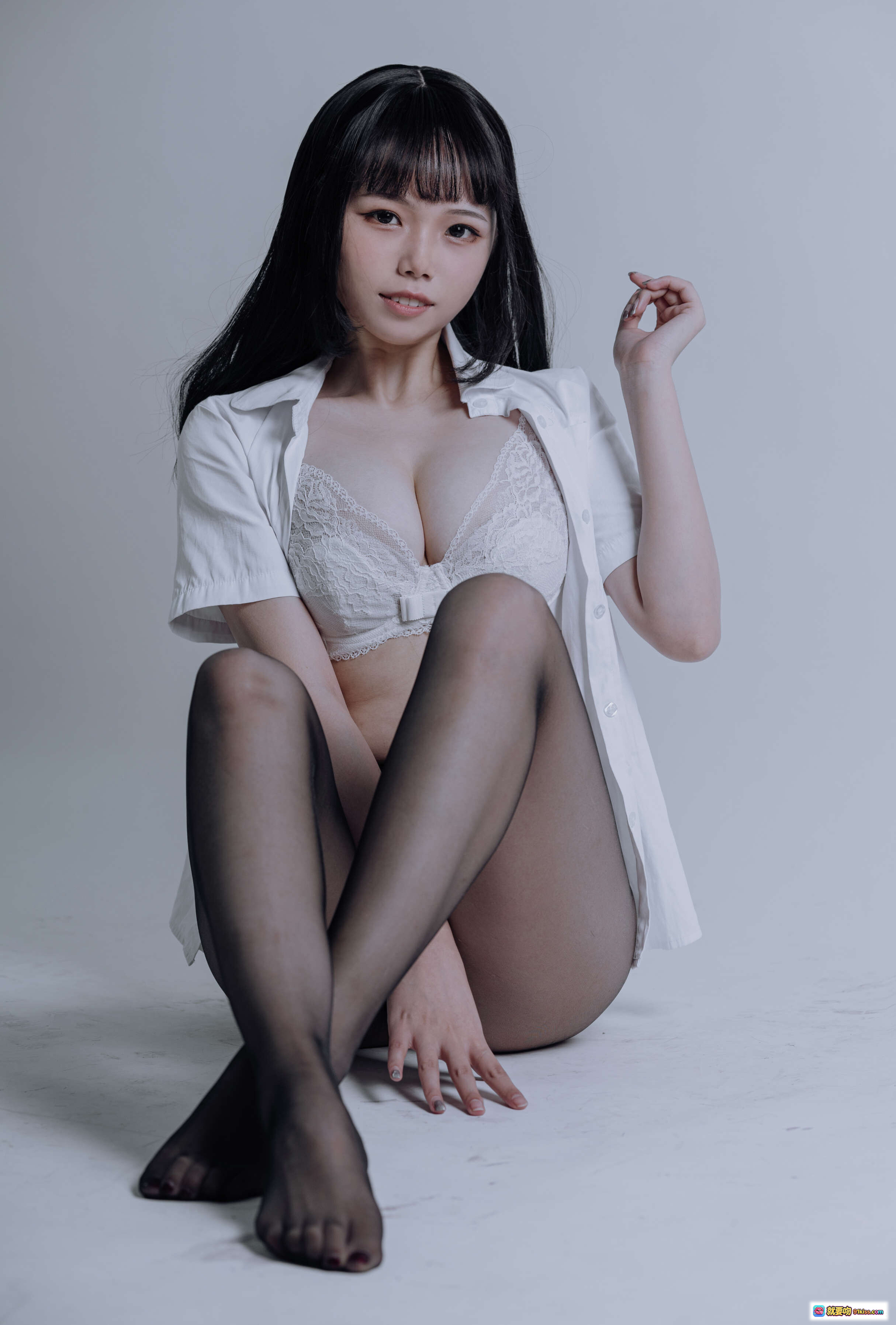 七月喵子NO.011黑丝JK写真｜白衬衫蕾丝内衣性感坐姿少女风私房摄影 - 就要吻