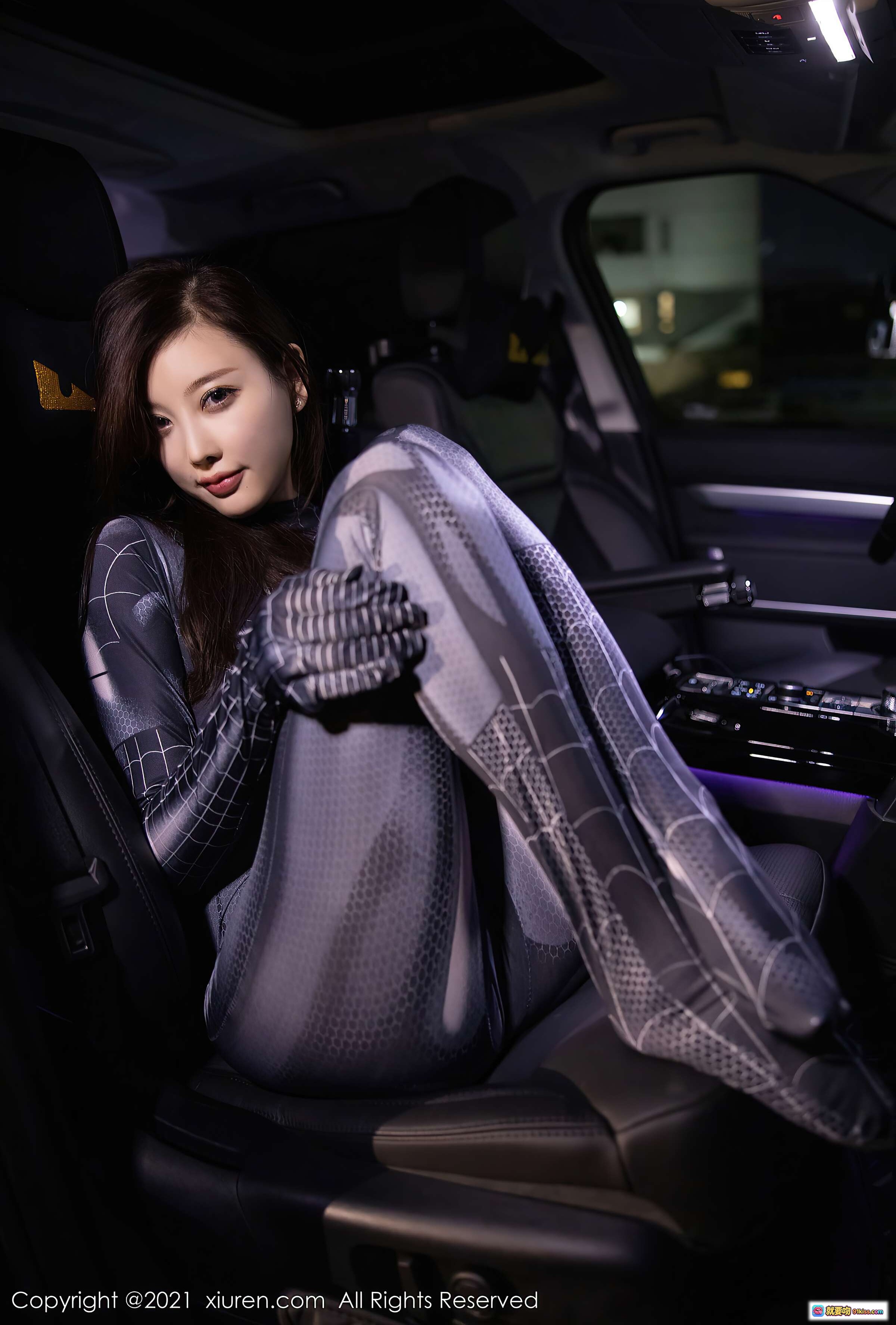 图片[8] - 杨晨晨sugar车内写真｜紧身网格连体衣｜暗调氛围感｜时尚性感造型｜XIUREN秀人网2021精选 - 就要吻