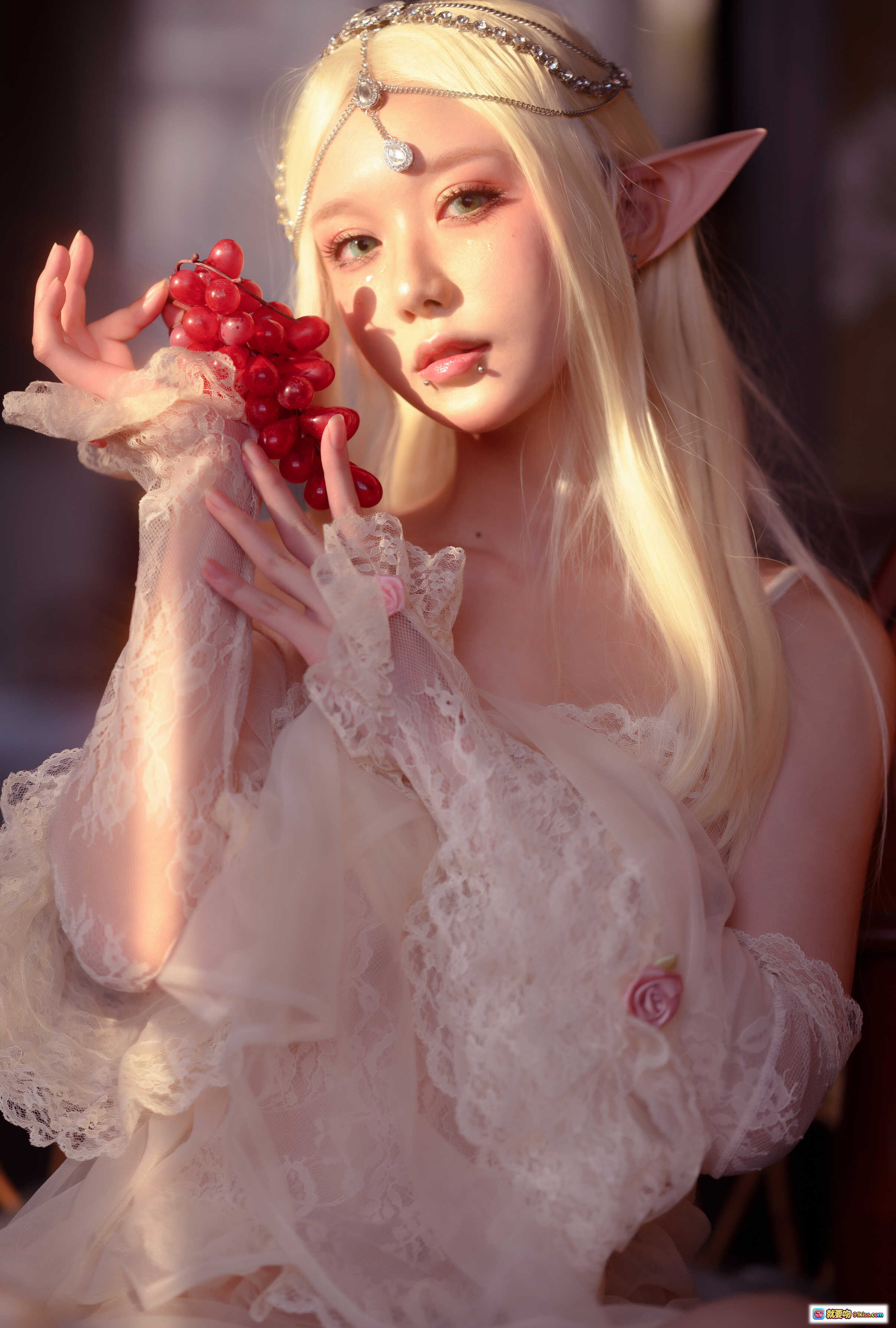 图片[6] - 阿包也是兔娘NO.029精灵写真｜蕾丝透视装+精灵耳+头饰+白丝美腿+室内暖光氛围感 Cosplay摄影集 - 就要吻