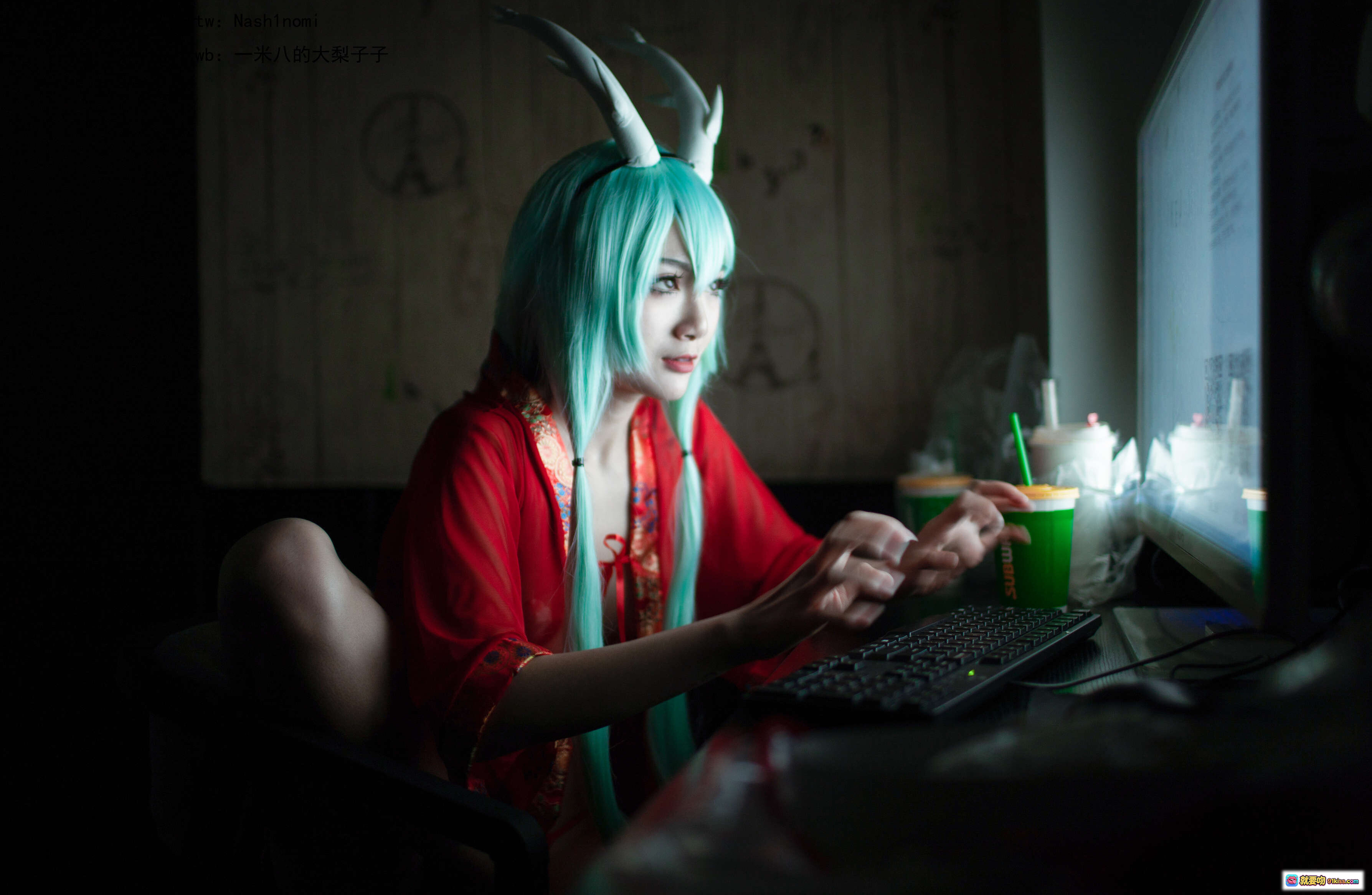 图片[5] - 龙王COS写真NO.006 | 蓝发双马尾+白角头饰+红色露肩和风服饰 | 13P高清美图 - 就要吻