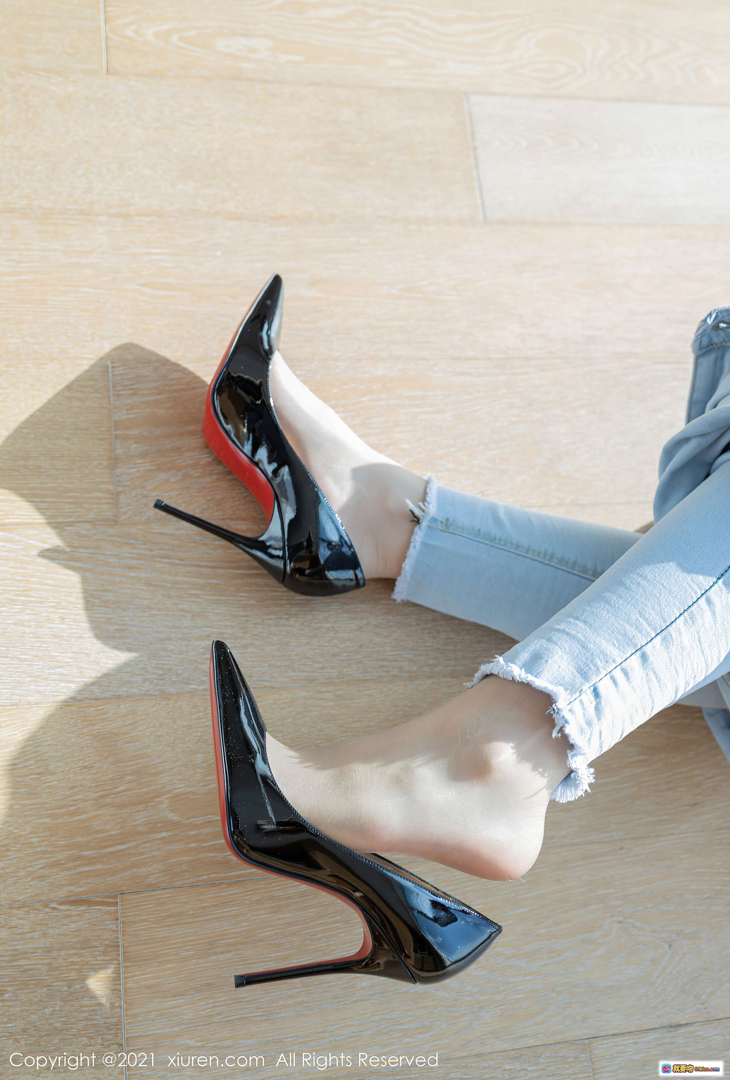 图片[9] - 朱可儿Flower浅蓝牛仔裤搭配黑色尖头高跟鞋美腿特写 – XIUREN秀人网2021.01.26 VOL.3047 - 就要吻