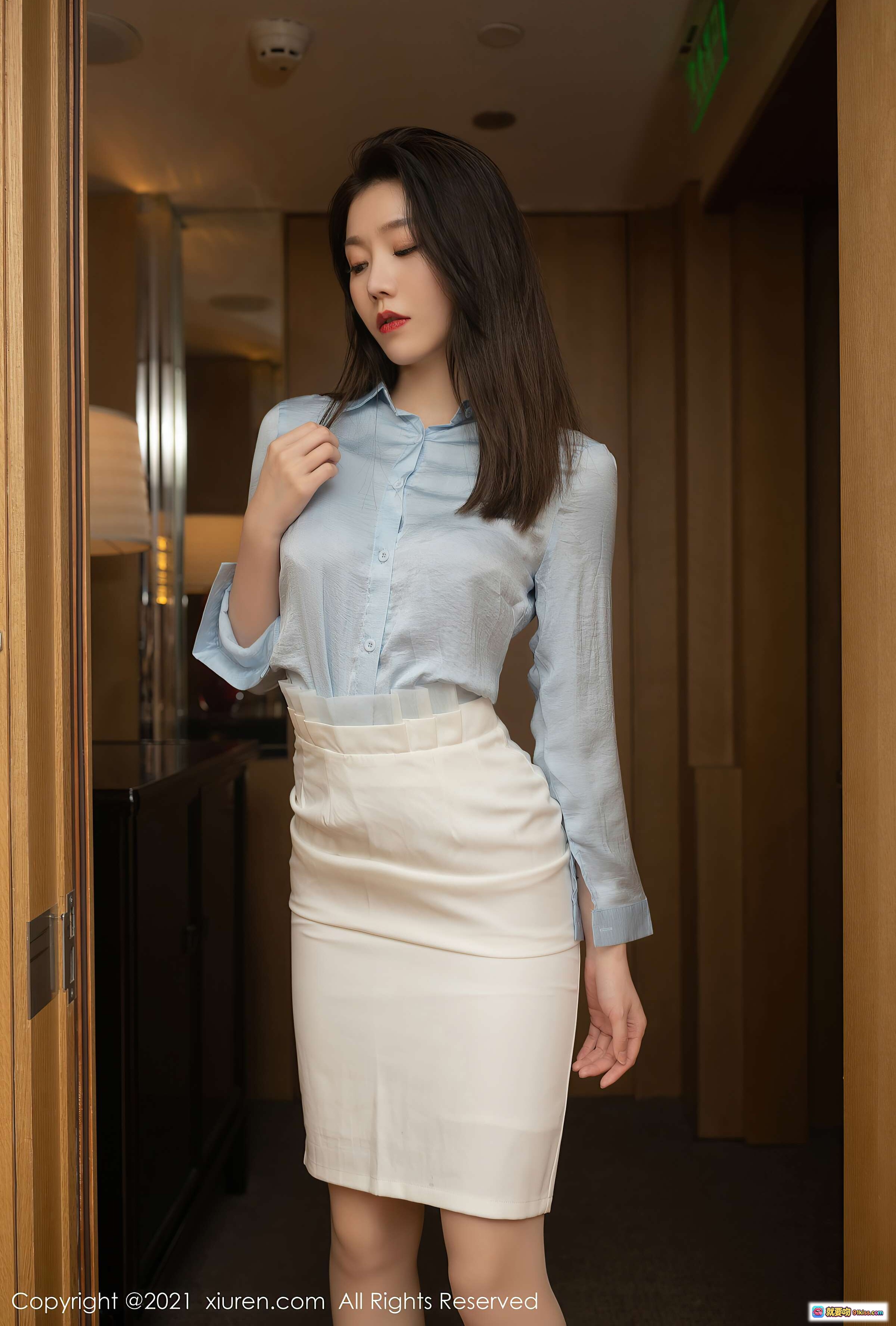 图片[10] - 安然Maleah优雅职场风写真｜浅蓝衬衫+米白包臀裙+高跟鞋｜秀人网2021.04.13 VOL.3300 - 就要吻