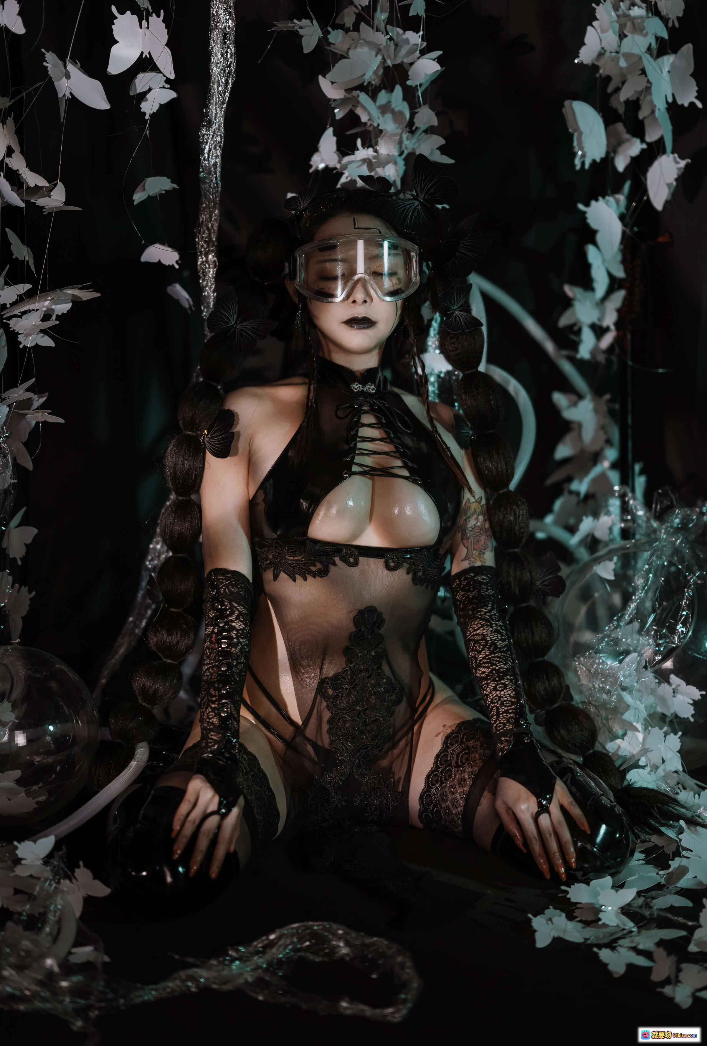 图片[5] - 秋和柯基 NO.045 VR女友虚拟篇 | 透明护目镜+蕾丝黑丝+武士刀造型 | 暗黑系性感写真28P - 就要吻