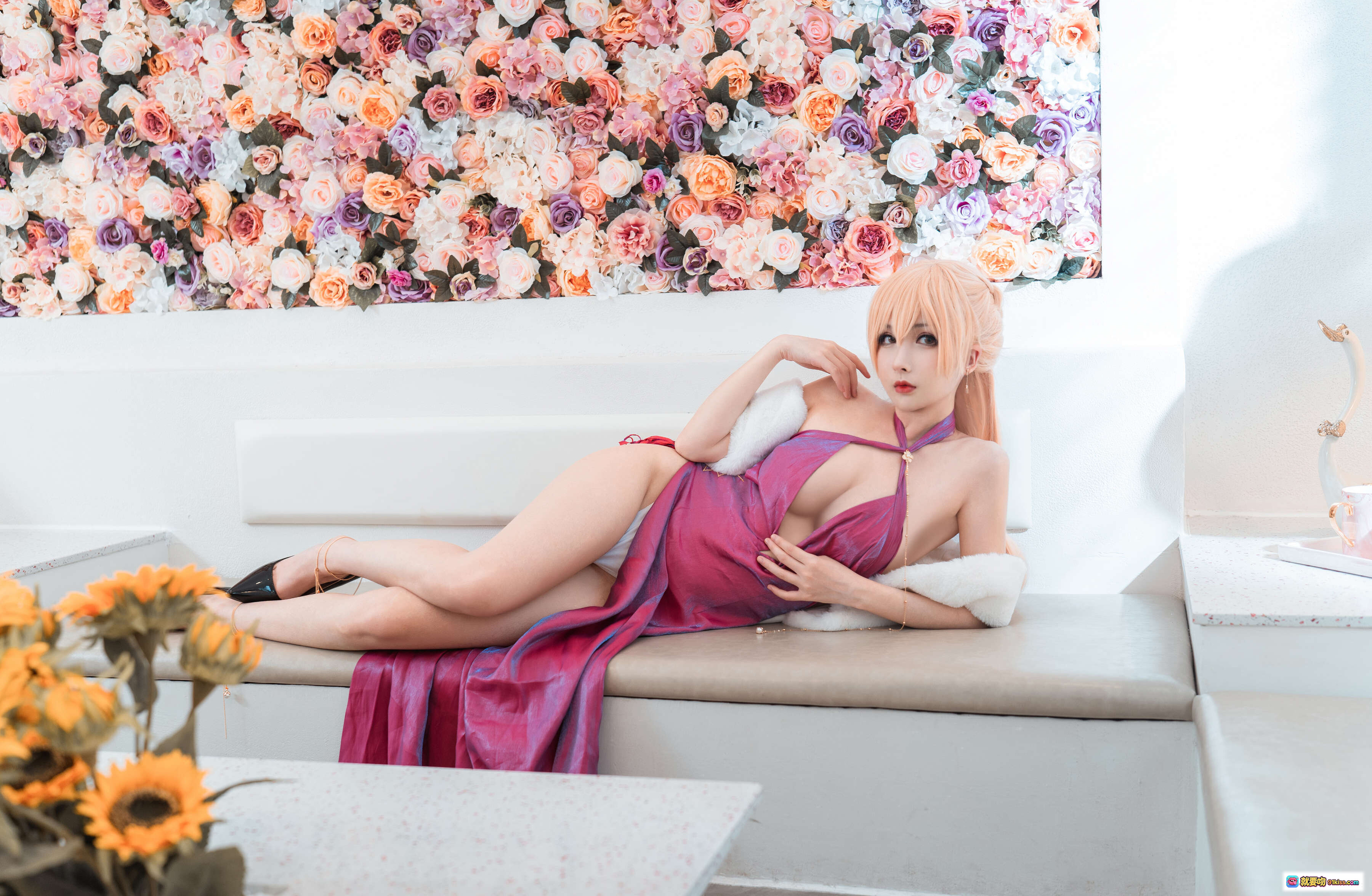 图片[3] - rioko凉凉子NO.047 OTS-14礼服Cosplay写真 25P高清美图 紫色深V长裙 白毛绒袖 持枪窗边坐姿 室内柔光氛围感大片 - 就要吻