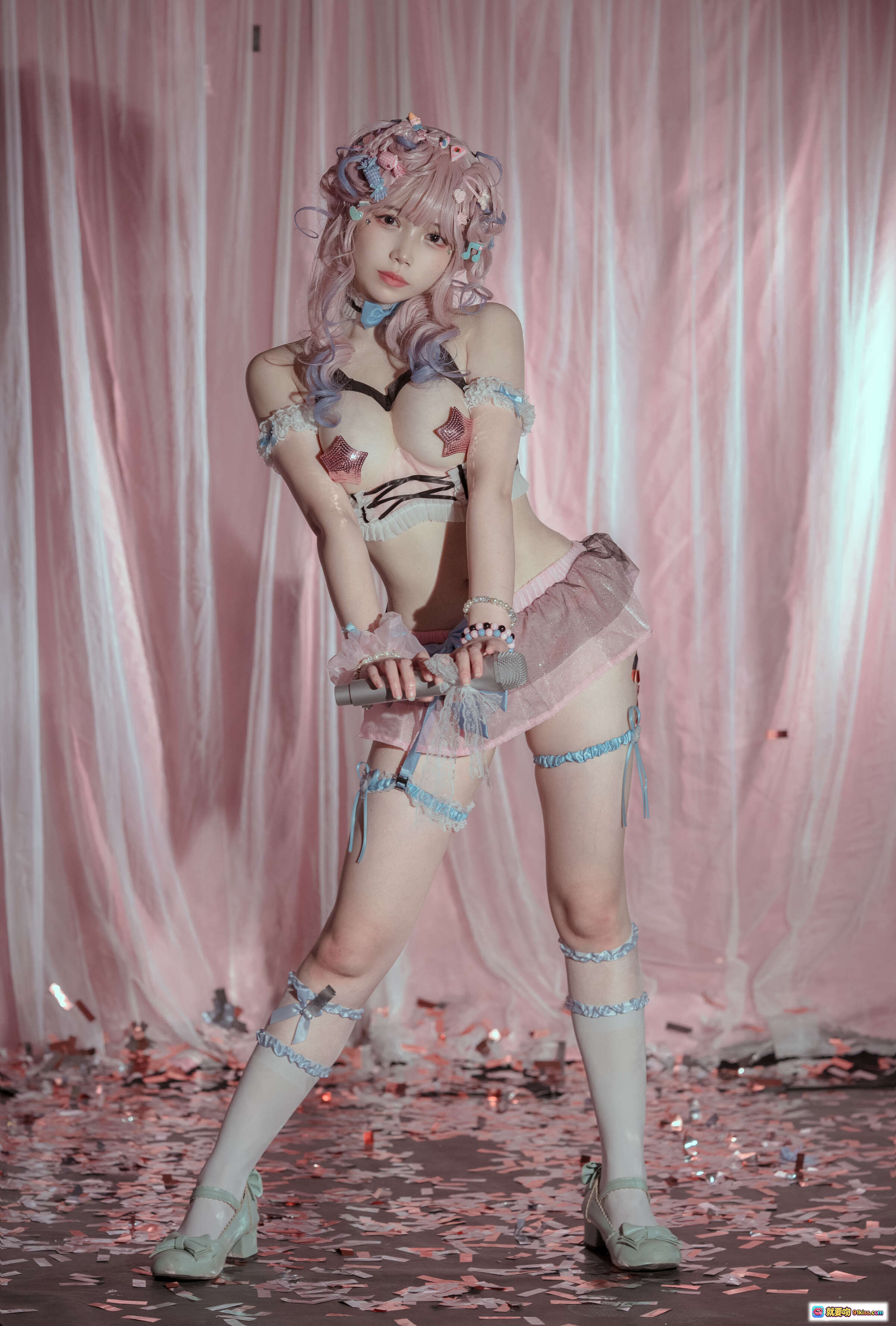 图片[9] - 七月喵子NO.022爱豆写真｜粉色系洛丽塔cosplay｜蕾丝内衣+蝴蝶结装饰｜跪姿诱惑造型｜甜美卷发配饰｜高质感摄影33P - 就要吻