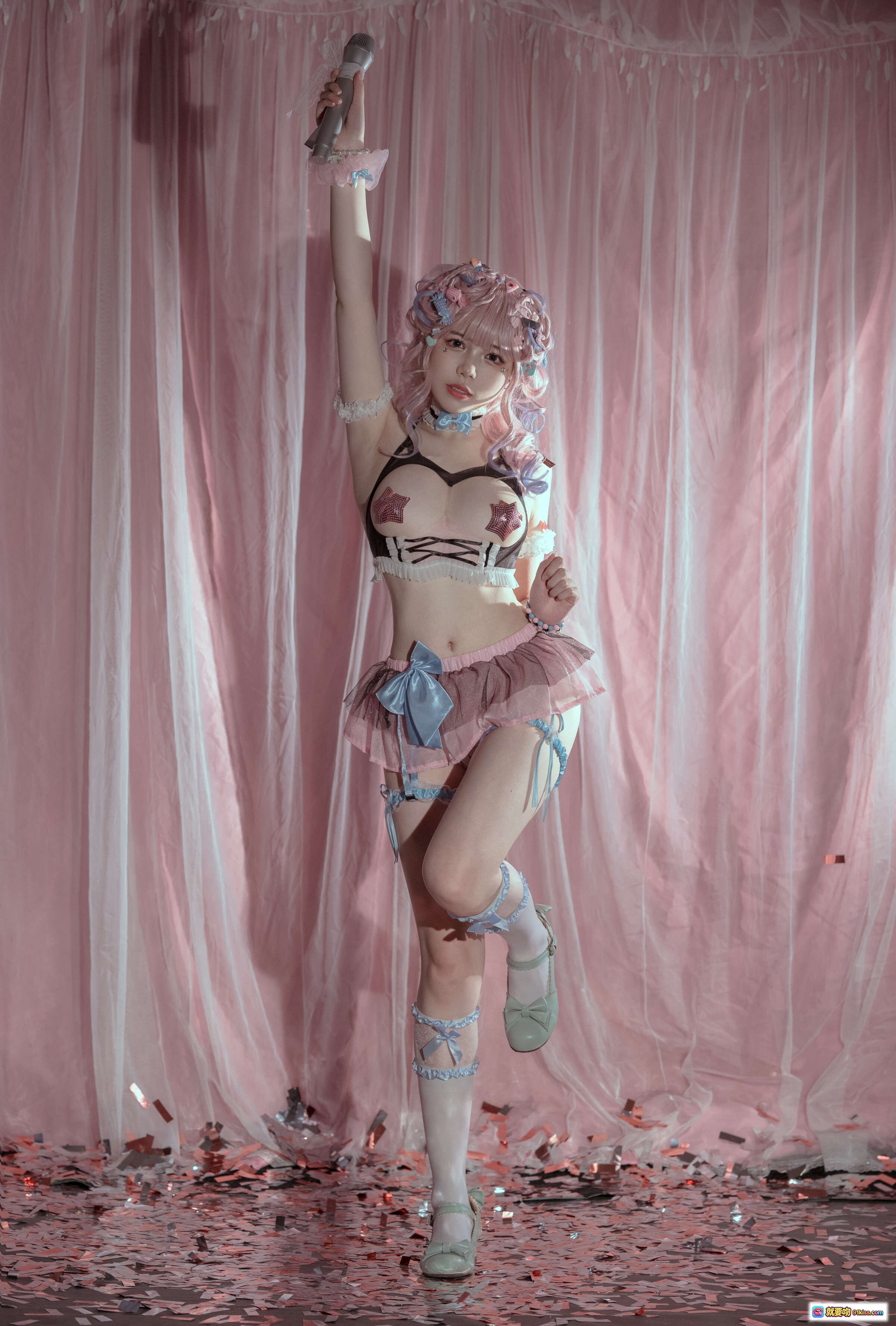 图片[6] - 七月喵子NO.022爱豆写真｜粉色系洛丽塔cosplay｜蕾丝内衣+蝴蝶结装饰｜跪姿诱惑造型｜甜美卷发配饰｜高质感摄影33P - 就要吻