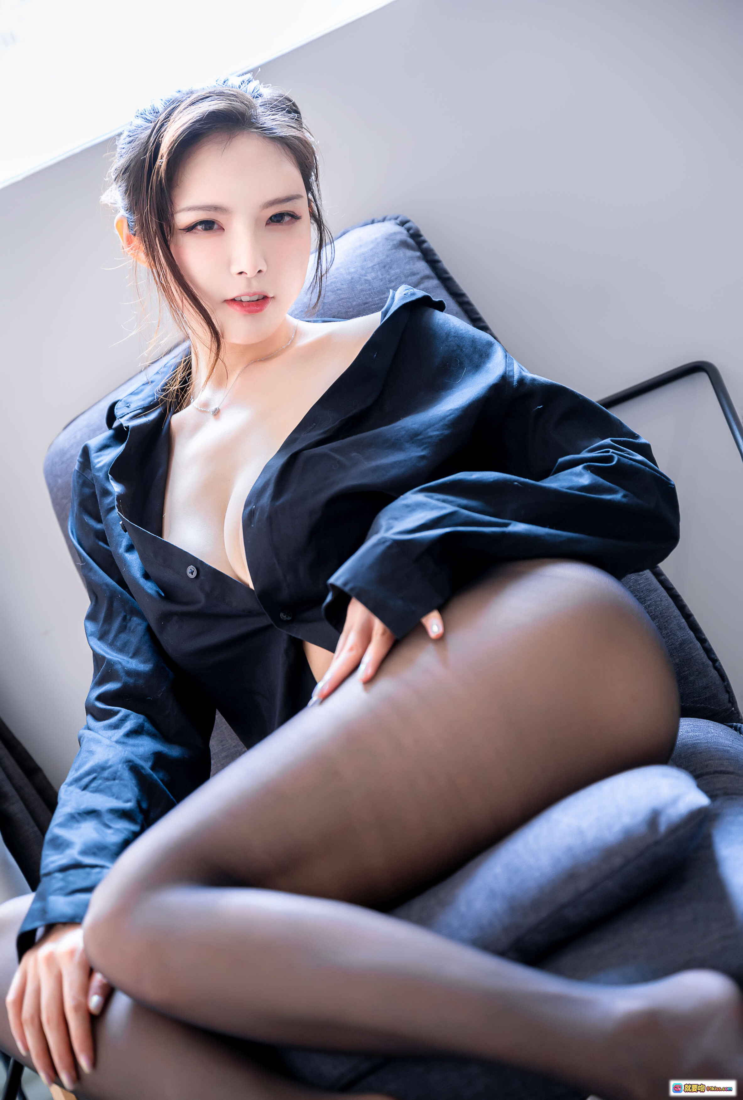 图片[4] - 秋和柯基 NO.016 黑色衬衫写真 38P高清私房美图 黑丝诱惑 性感坐姿 室内光影大片 - 就要吻