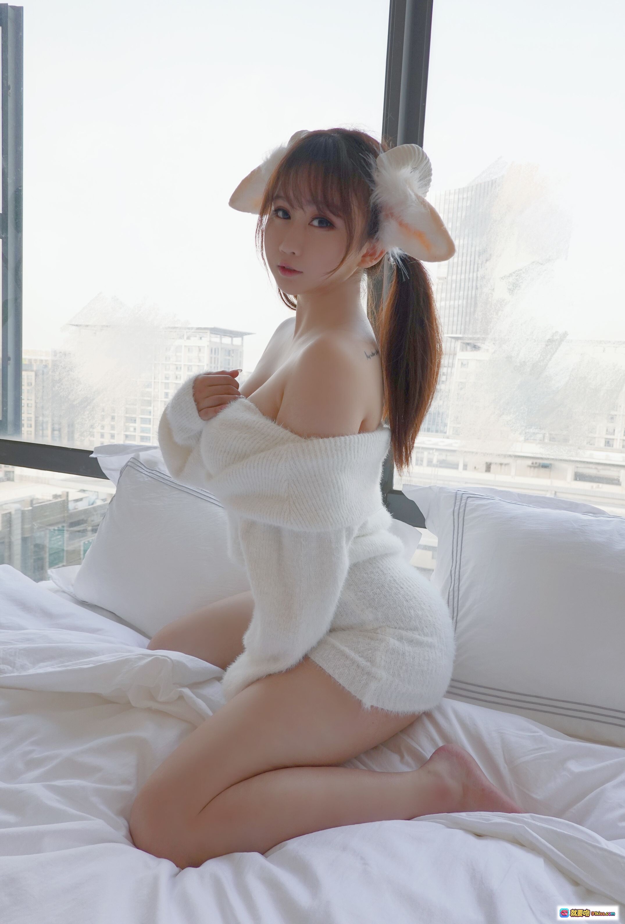 图片[4] - 依酱吖NO.013羊咩咩写真｜白毛衣灰内裤双马尾美臀特写｜高清33P私房床照 - 就要吻