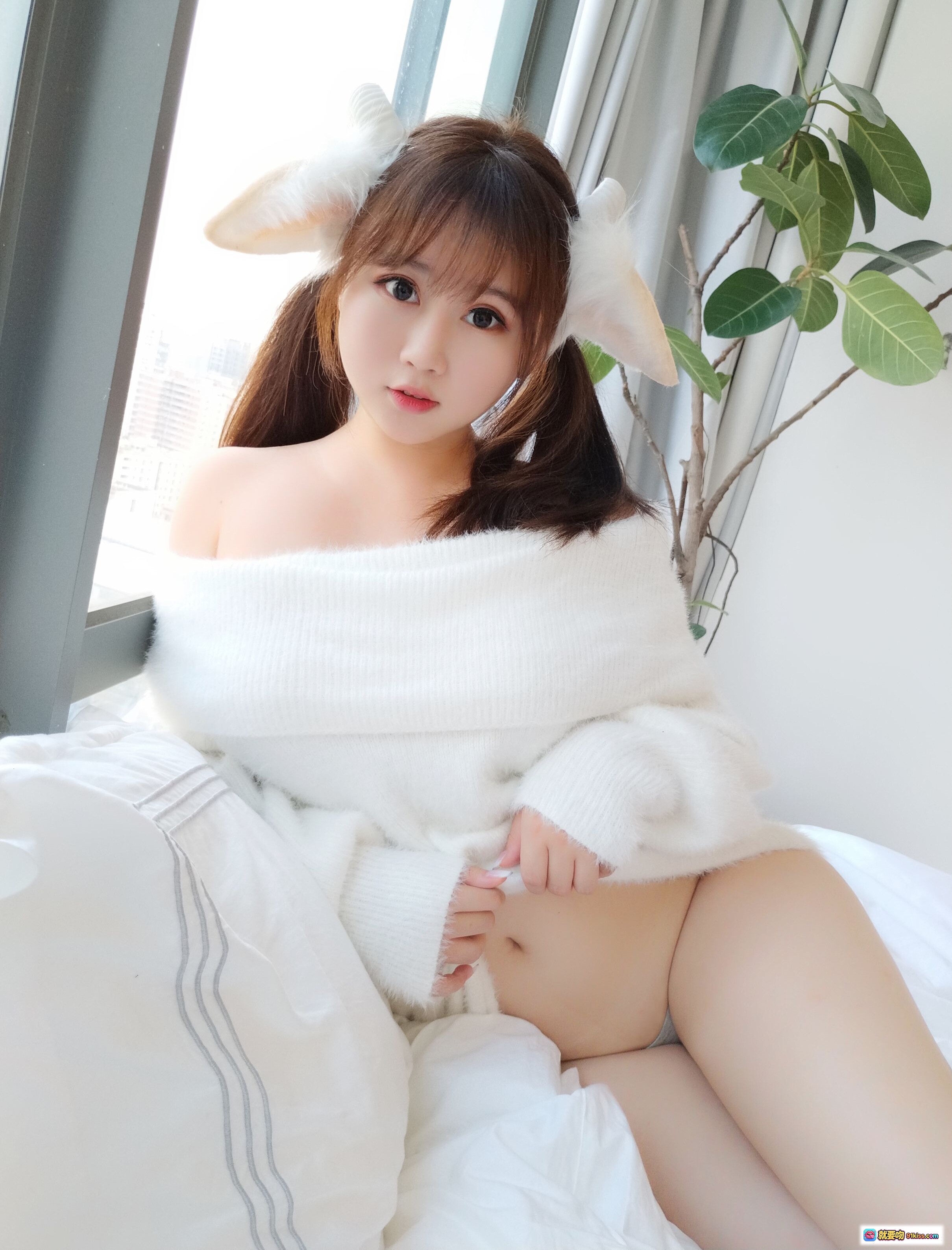 图片[8] - 依酱吖NO.013羊咩咩写真｜白毛衣灰内裤双马尾美臀特写｜高清33P私房床照 - 就要吻