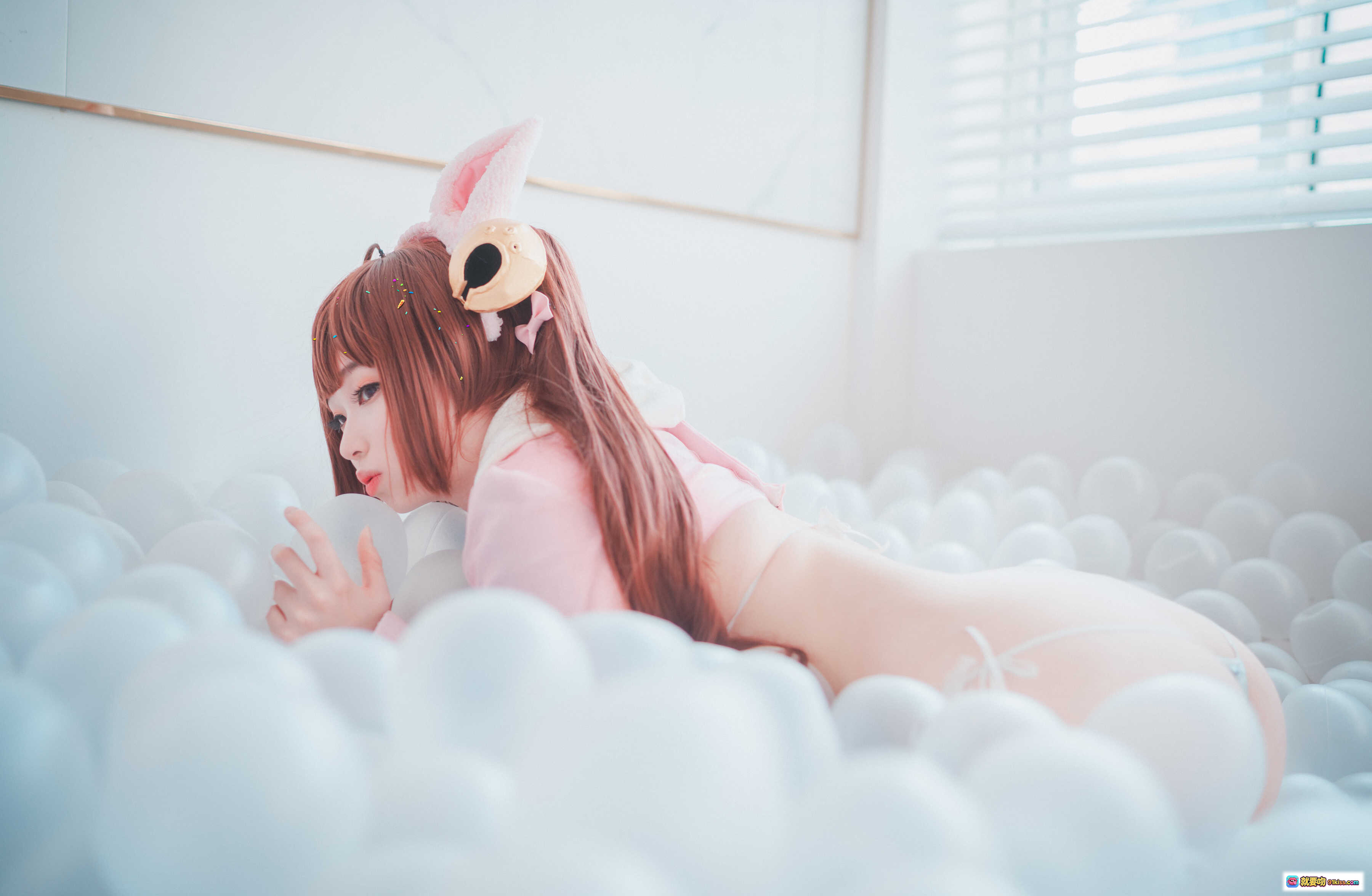图片[10] - Bambi Candy Jelly Love Pakhet S-Affection ver Cosplay 粉色兔耳女仆装 黑白丝袜 甜美性感写真 - 就要吻