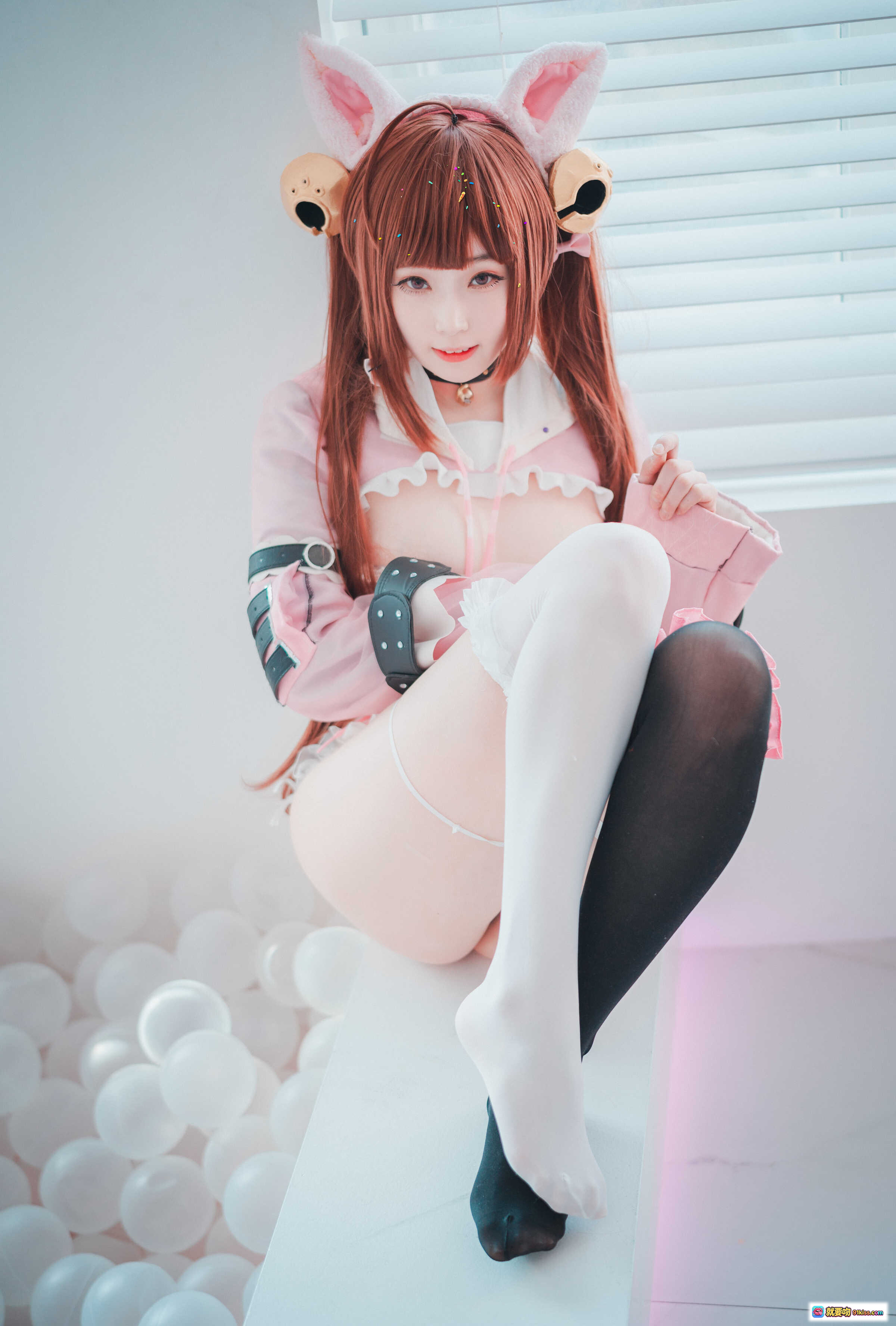 图片[4] - Bambi Candy Jelly Love Pakhet S-Affection ver Cosplay 粉色兔耳女仆装 黑白丝袜 甜美性感写真 - 就要吻