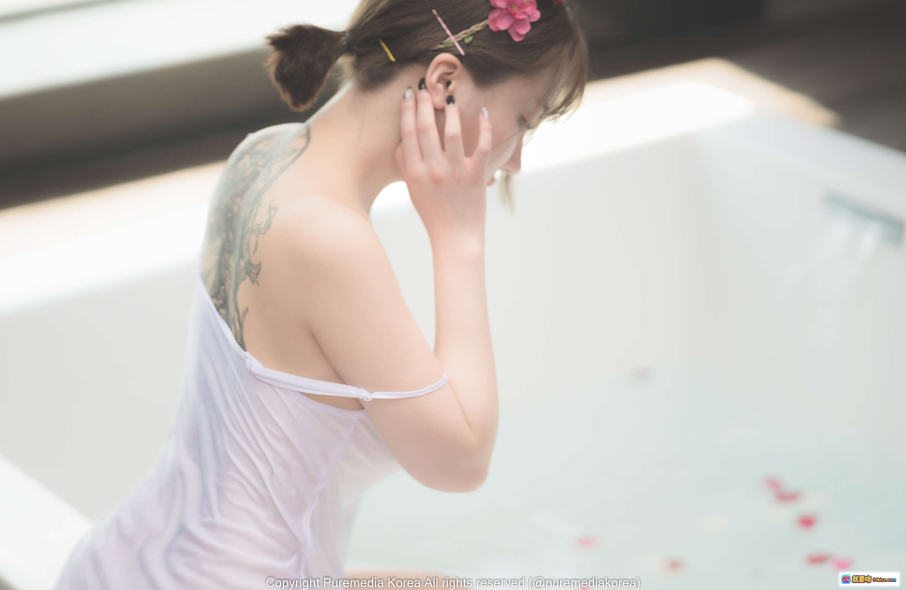 图片[2] - 孫樂樂020 Pure Media Vol.95 美腳紋身黑甲油床照寫真特寫 - 就要吻