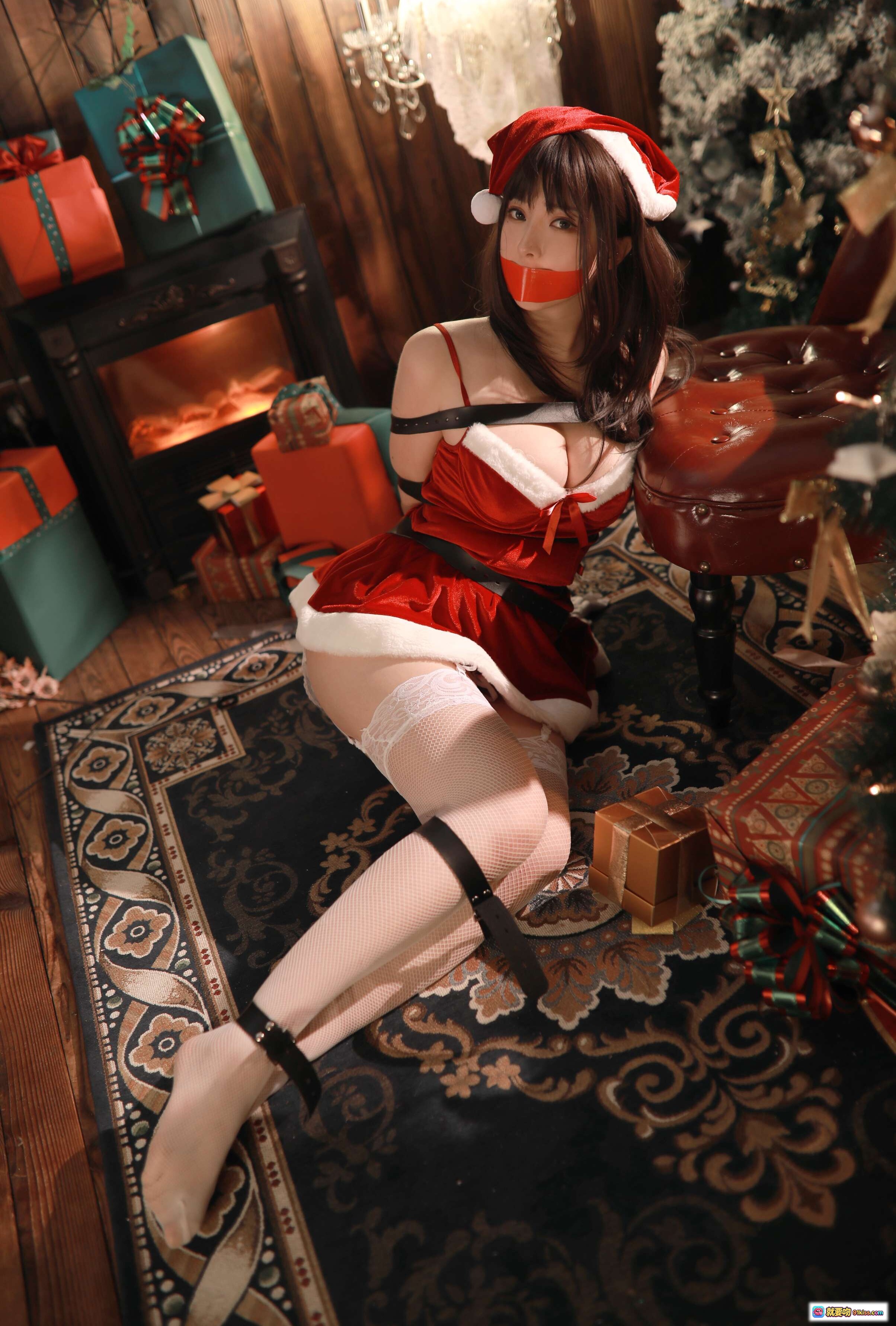 图片[10] - 圣诞女郎捆绑写真｜小容仔咕咕咕w NO.003 圣诞礼物主题｜红裙白袜黑绑带｜49P高清图集 - 就要吻