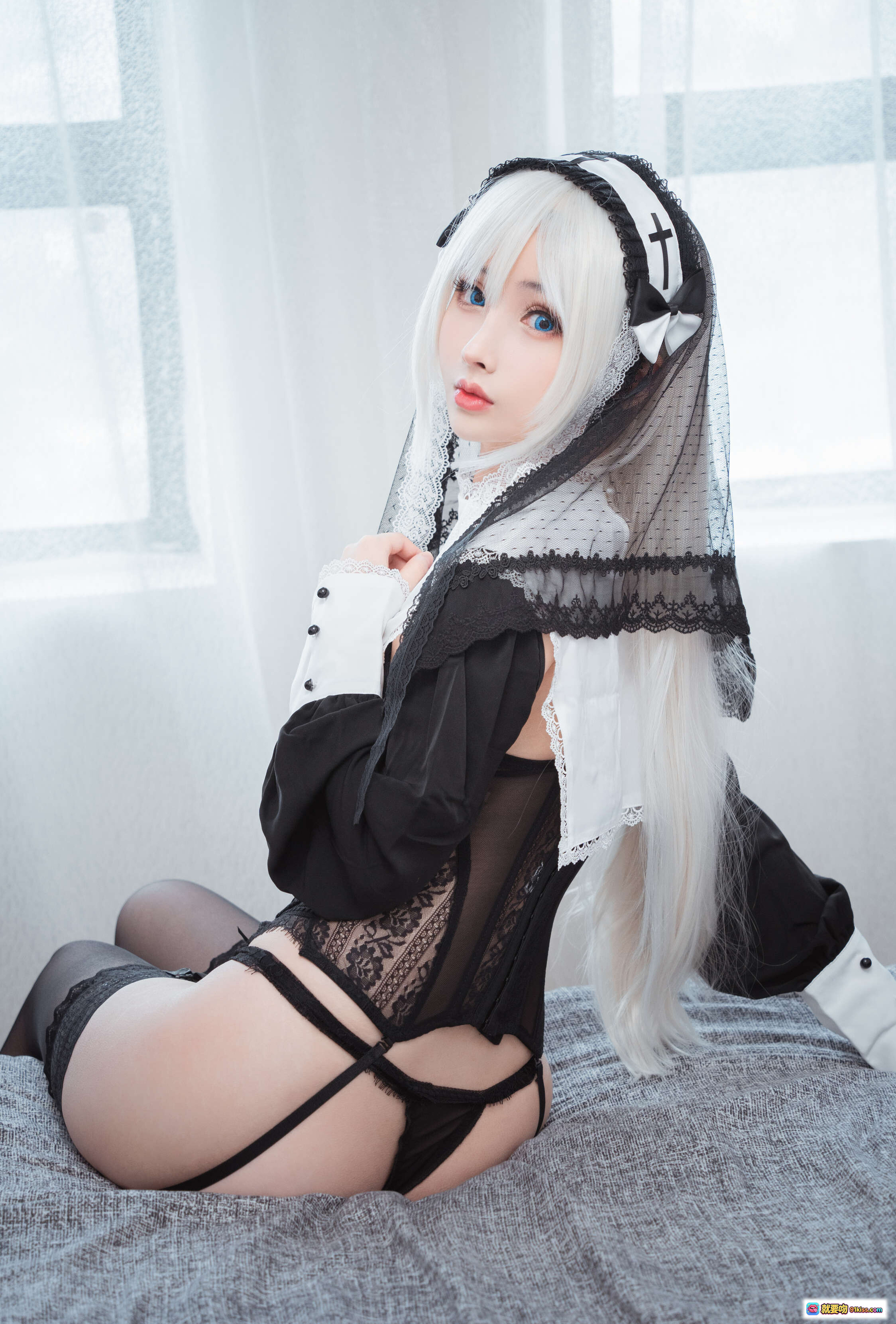 图片[3] - rioko凉凉子NO.058 兔女郎cosplay 白发兔耳黑丝美腿 厨房场景性感写真 30P高清图集 - 就要吻