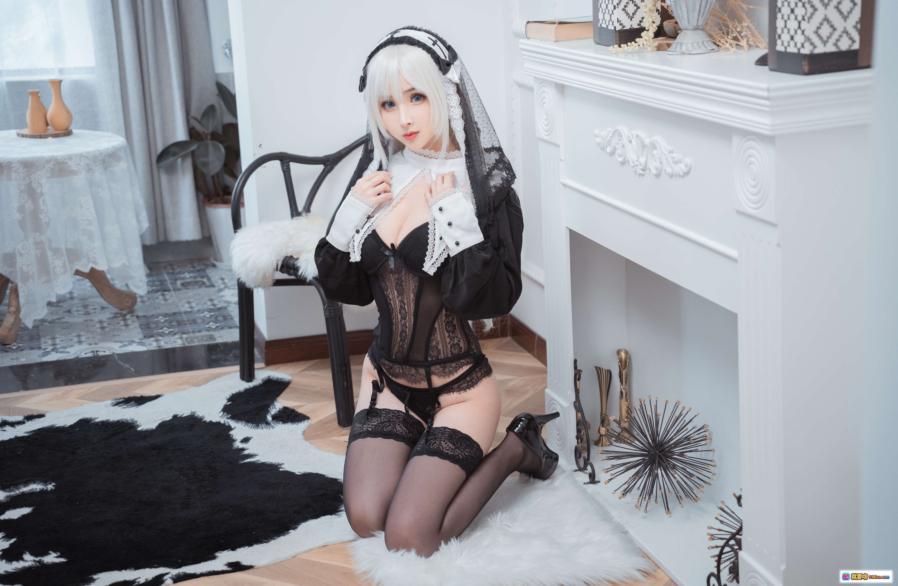 图片[7] - rioko凉凉子NO.058 兔女郎cosplay 白发兔耳黑丝美腿 厨房场景性感写真 30P高清图集 - 就要吻
