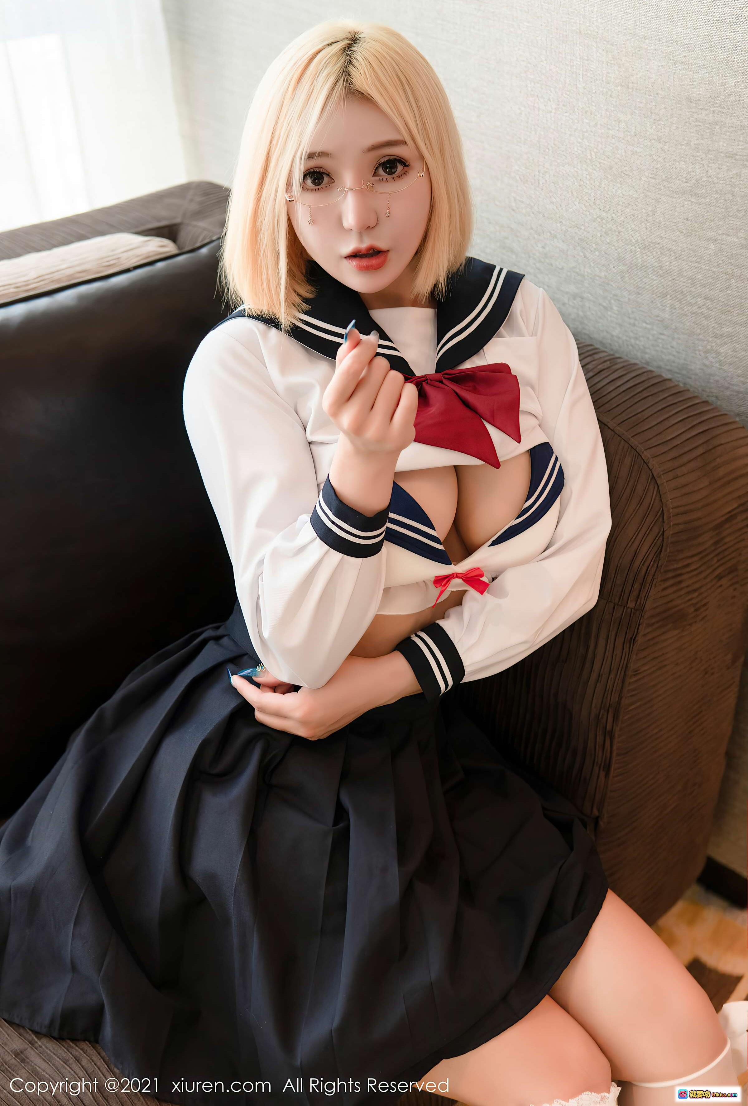 图片[1] - 文静儿日系水手服写真｜金发少女沙发私房照｜秀人网2021.03.04 VOL.3163高清图集 - 就要吻