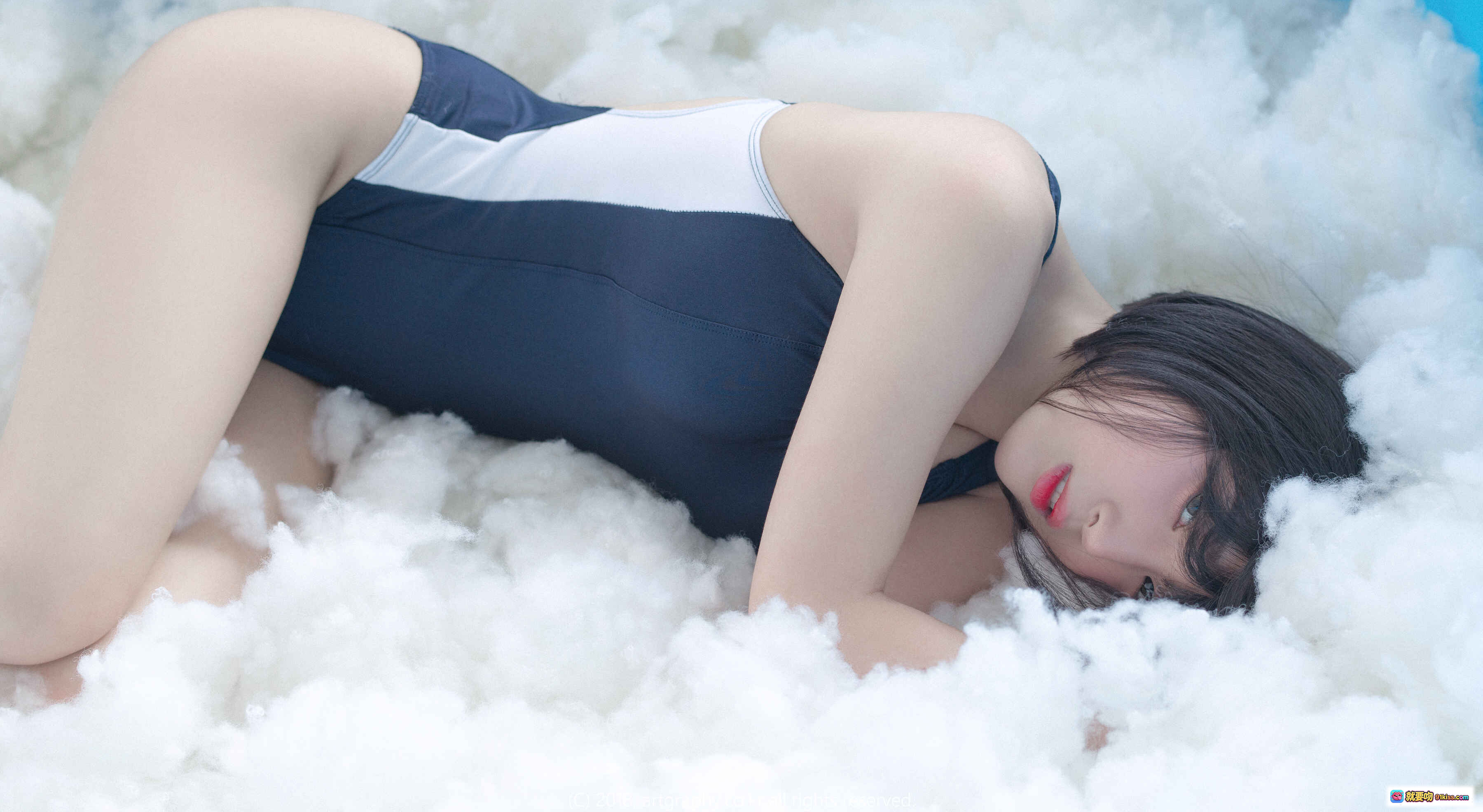 图片[5] - 姜仁卿 NO.009 ARTGRAVIA_VOL45 | 黑色紧身衣室内光影写真 | 沙发旁侧卧姿态 | 自然光斑艺术摄影 | 高质感私房人像 - 就要吻