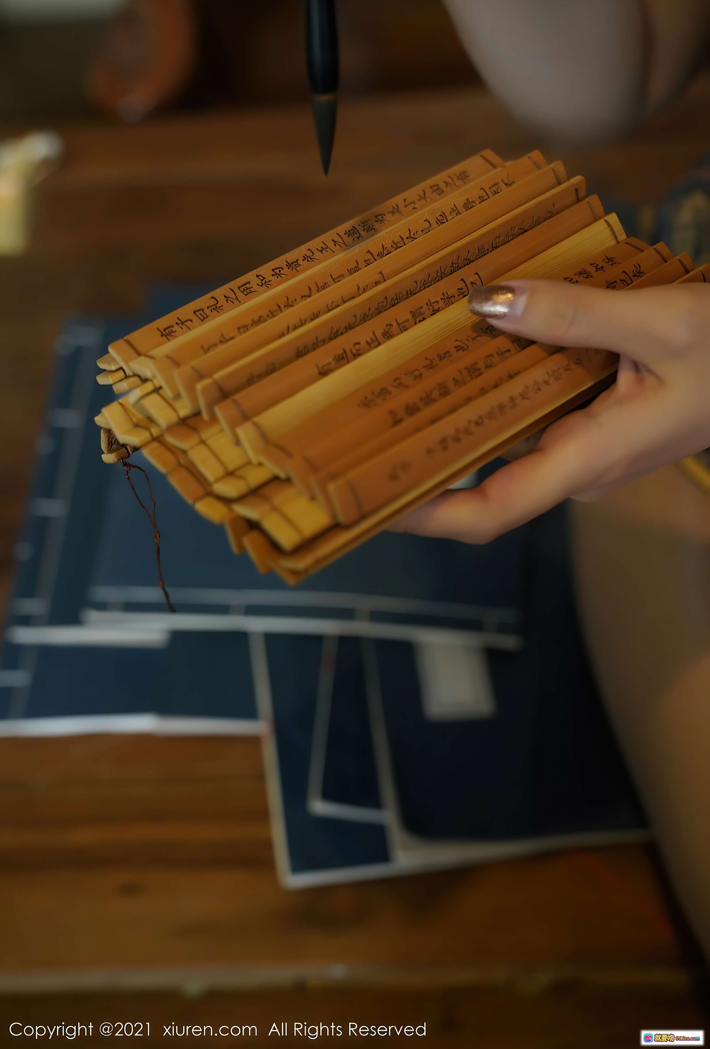 图片[7] - 果儿Victoria古风旗袍写真｜手持毛笔竹简｜中式雅韵摄影｜秀人网2021 VOL.3263 - 就要吻