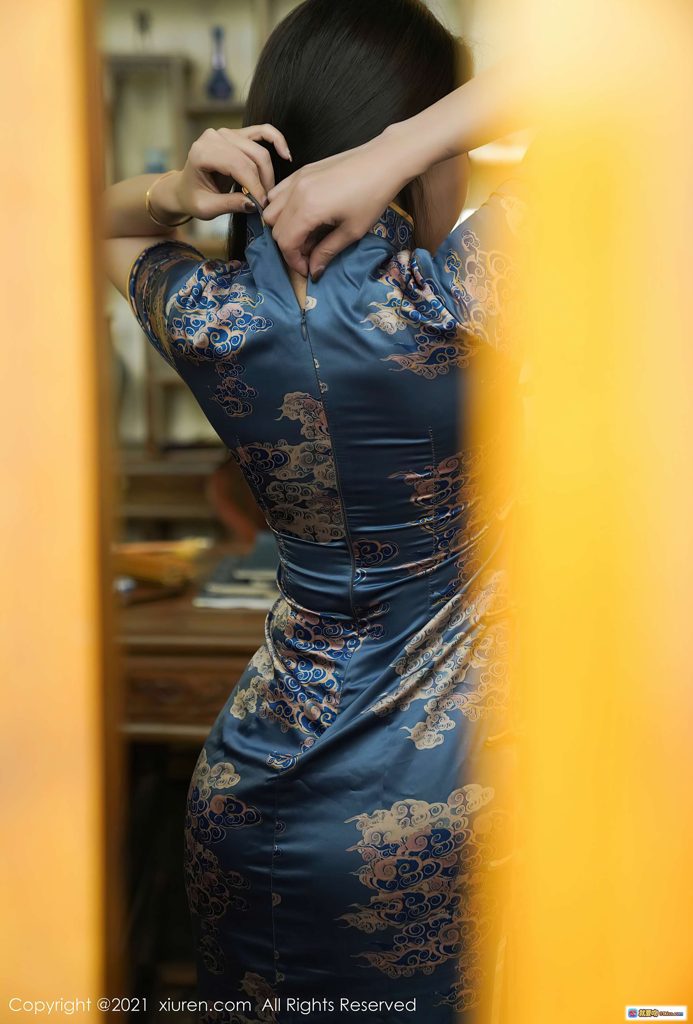 图片[3] - 果儿Victoria古风旗袍写真｜手持毛笔竹简｜中式雅韵摄影｜秀人网2021 VOL.3263 - 就要吻