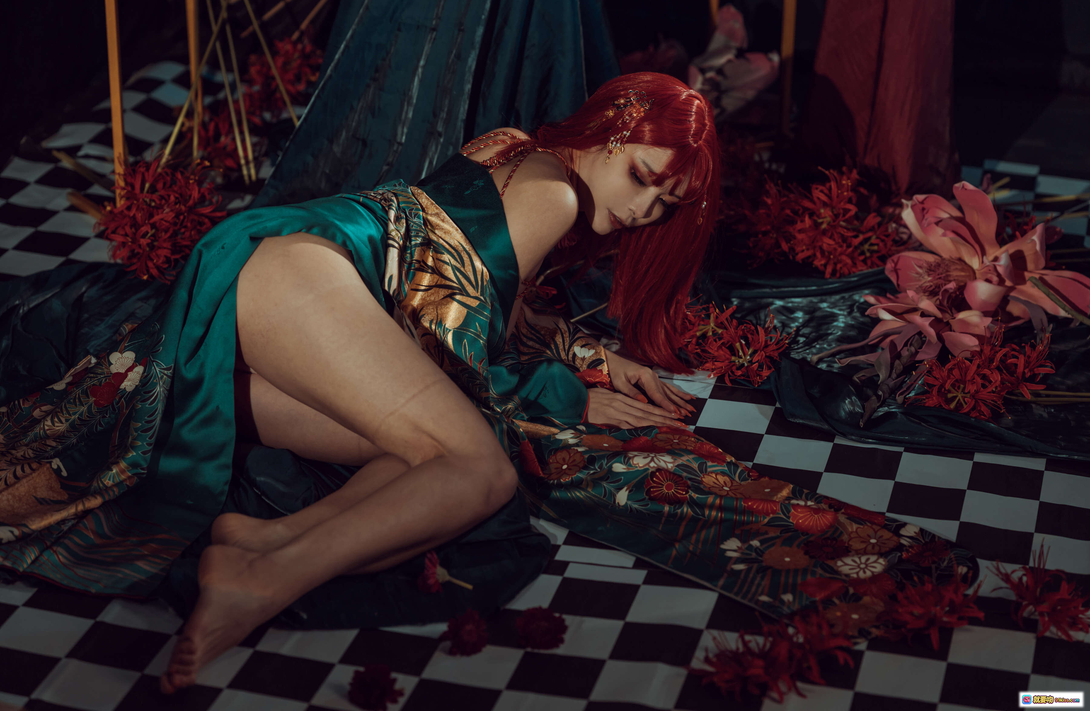 图片[6] - 秋和柯基NO.047和服Cosplay写真｜红发绳艺装饰｜日式花饰点缀｜精致发簪配饰｜优雅坐姿持烟斗｜36P高清图集 - 就要吻