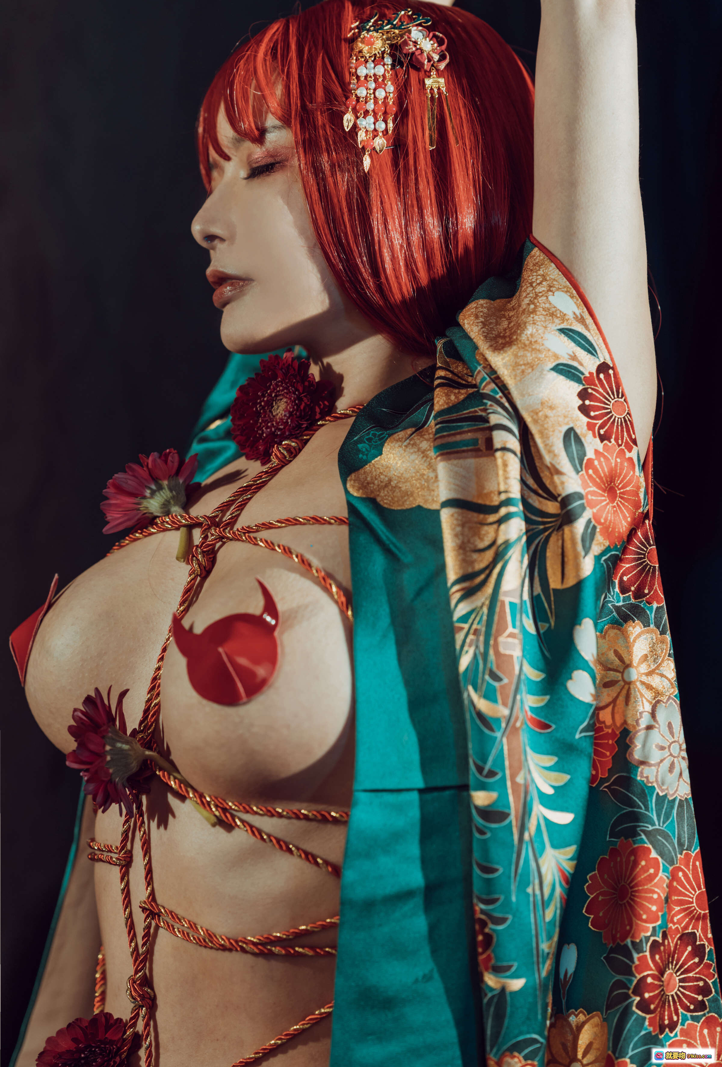 图片[3] - 秋和柯基NO.047和服Cosplay写真｜红发绳艺装饰｜日式花饰点缀｜精致发簪配饰｜优雅坐姿持烟斗｜36P高清图集 - 就要吻